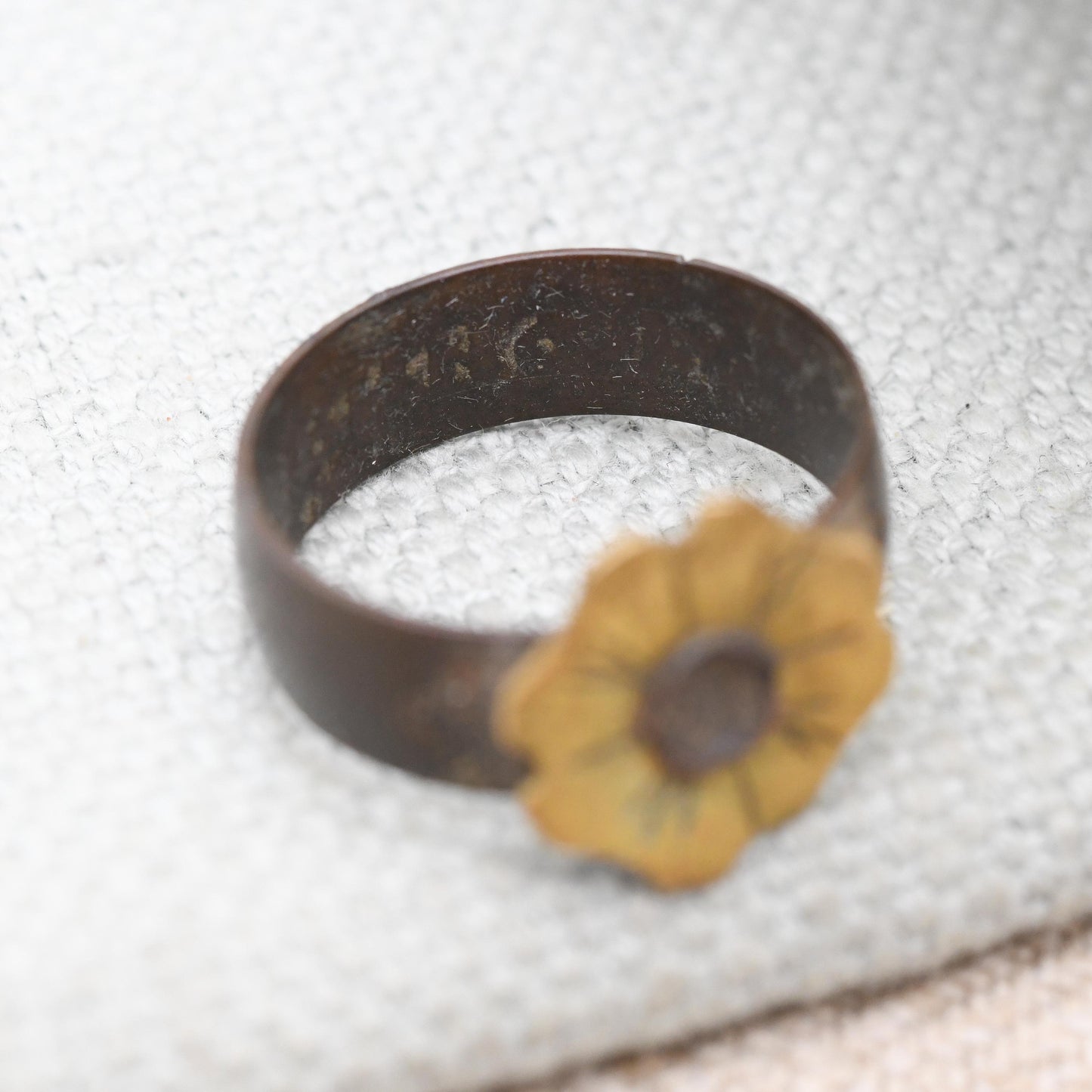 Antique WWI Trench Art Ring c. 1910s Military Souvenir Jewellery - Brass and Copper Russian Cyrillic Coin Band | Size UK - O | US - 7
