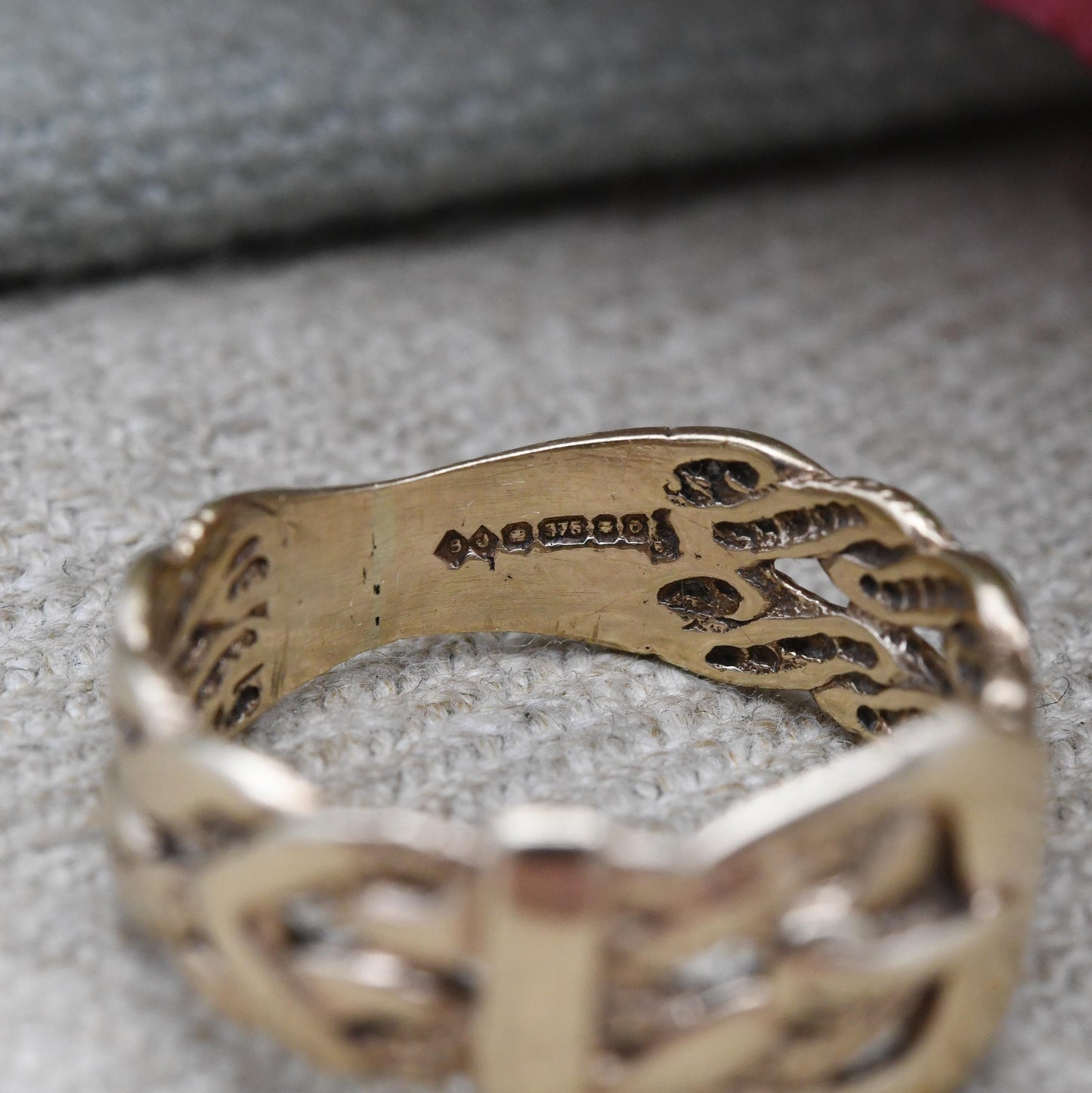 Vintage 9ct Gold Buckle Ring 1988 - Openwork Belt Buckle Textured Unisex Gold Band Gift | UK Size - P | US Size - 7 3/4