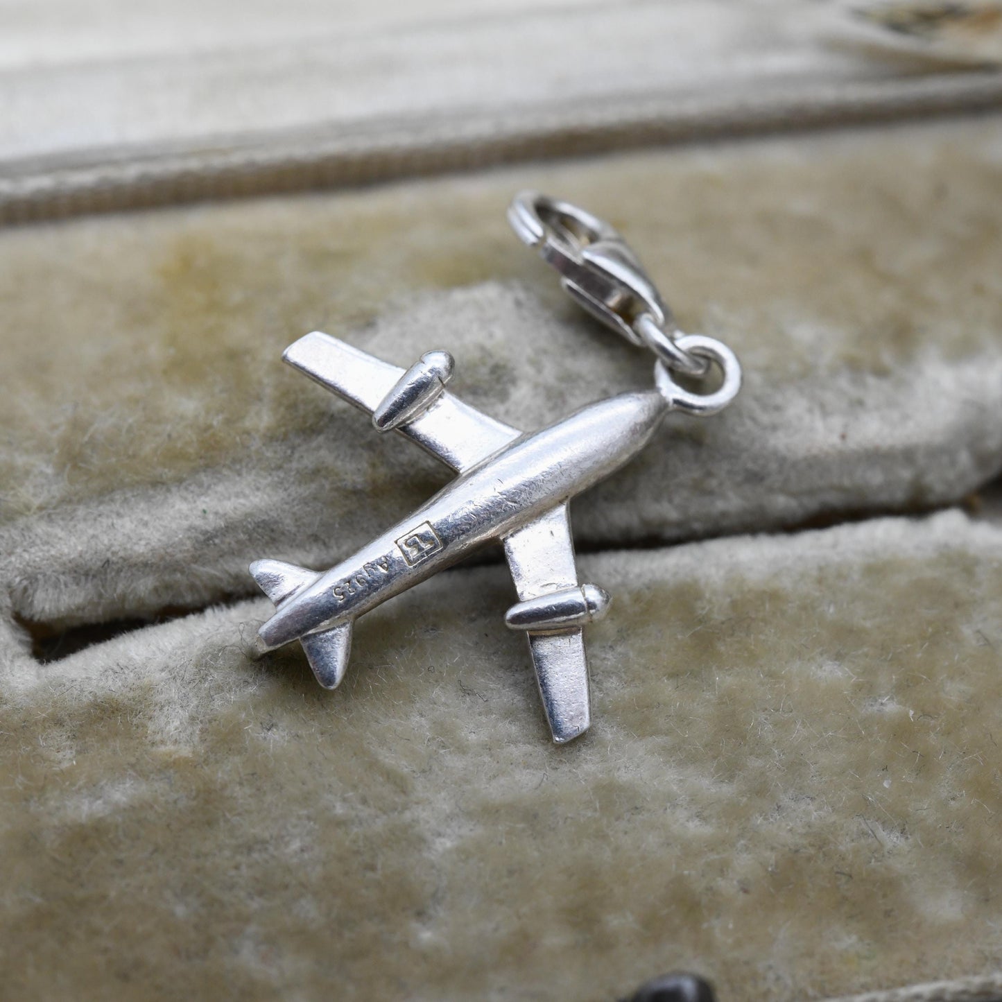 Thomas Sabo Sterling Silver Airplane Travel Charm Pendant - Passenger Jet Aircraft | Lobster Claw Clip | Gift for Charm Bracelet Necklace
