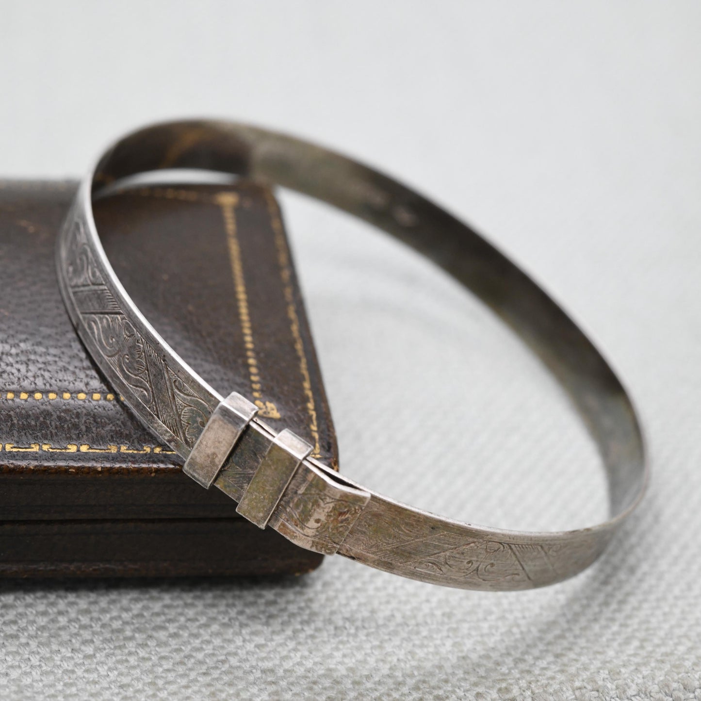 Vintage Sterling Silver Engraved Expanding Bangle Bracelet 1980 - Unisex Adjustable Scrolling Pattern | Gift for Her Him