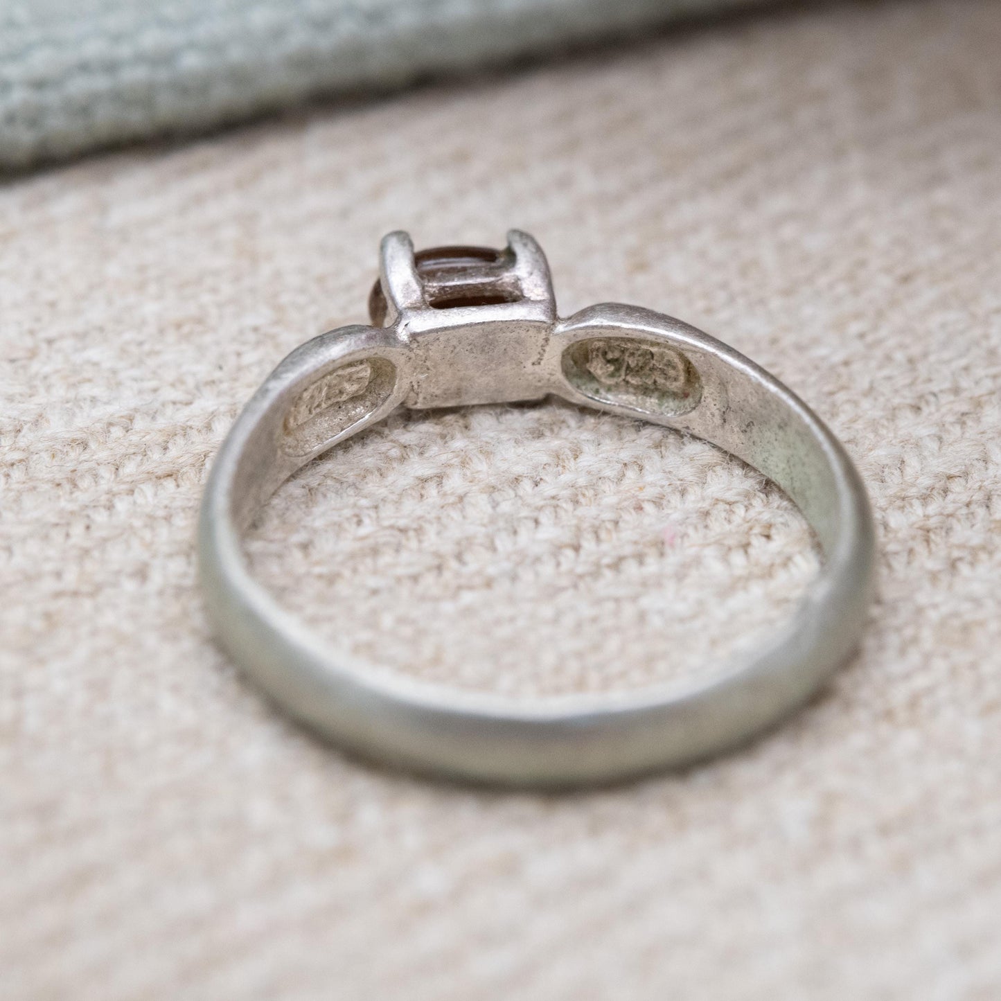 Vintage Sterling Silver Solitaire Ring with Brown Stone - Minimal Oval Cabochon Stacking Ring | UK Size - N 1/2 | US Size - 7 1/4