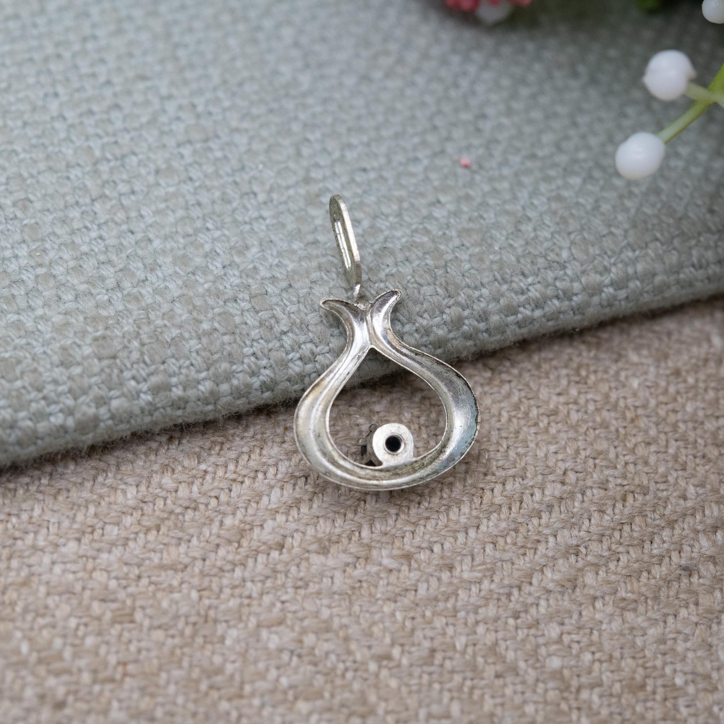 Vintage Sterling Silver Sapphire Pendant - Blue Gemstone Jewellery