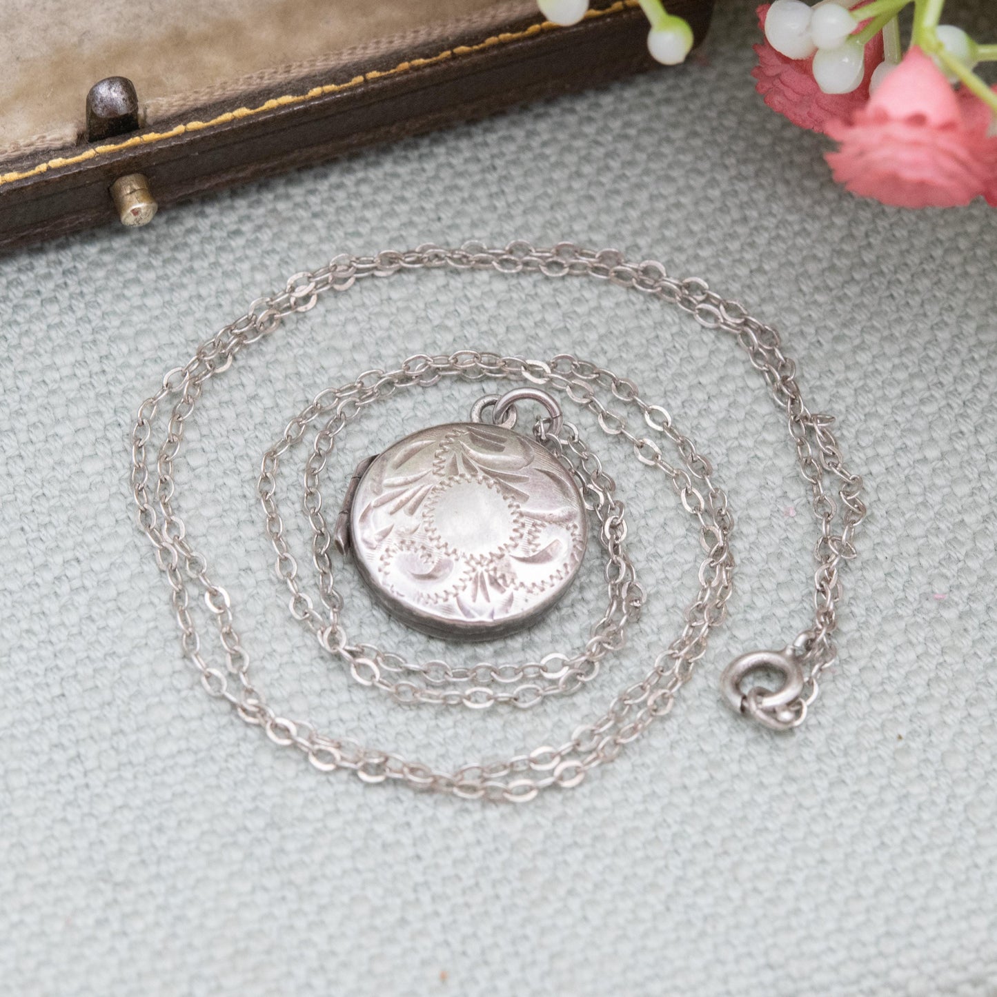 Vintage Sterling Silver Floral Locket Pendant and Cable Link Chain Necklace - Pretty Gift for Her