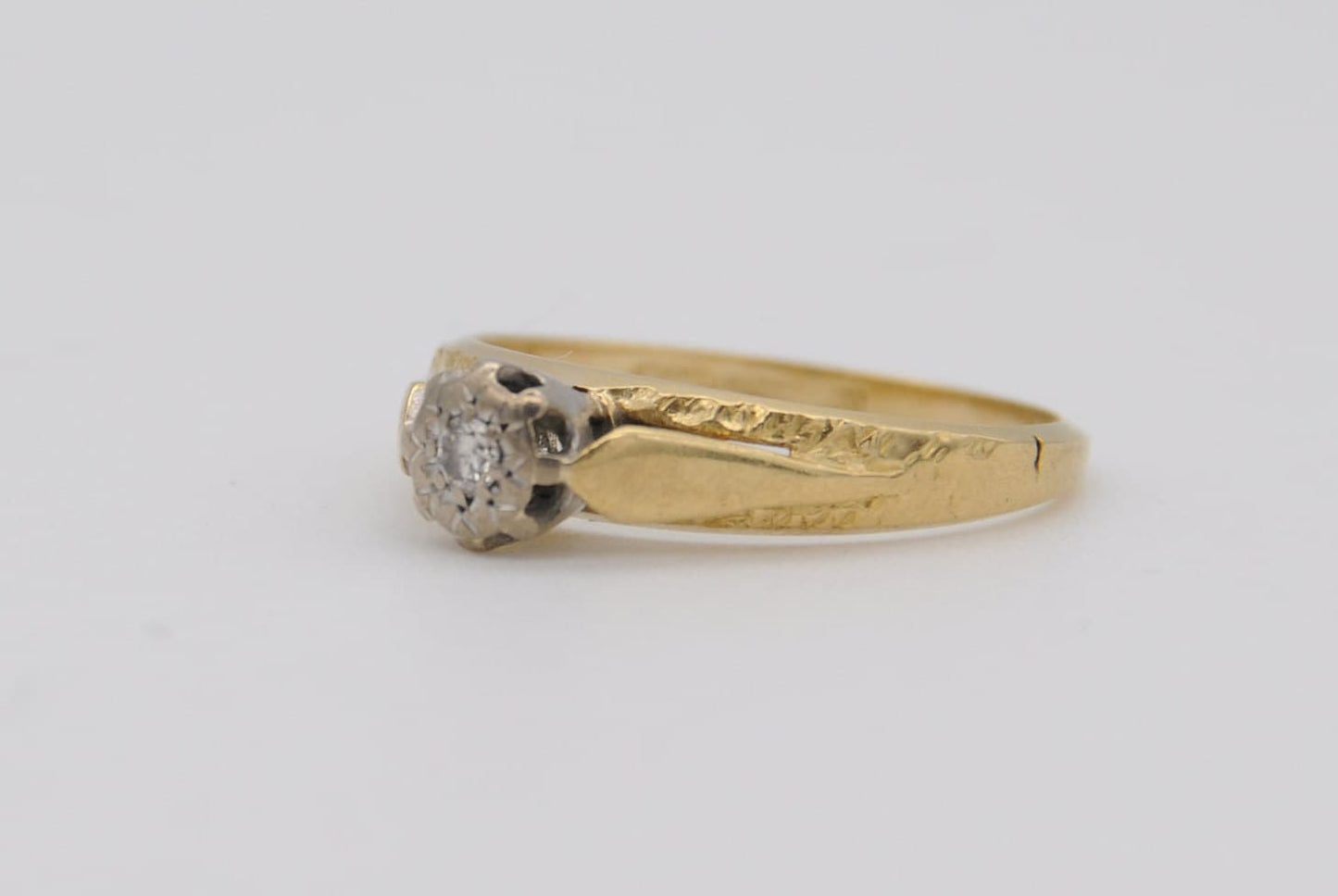 Vintage 18ct Gold and Diamond Engagement Ring