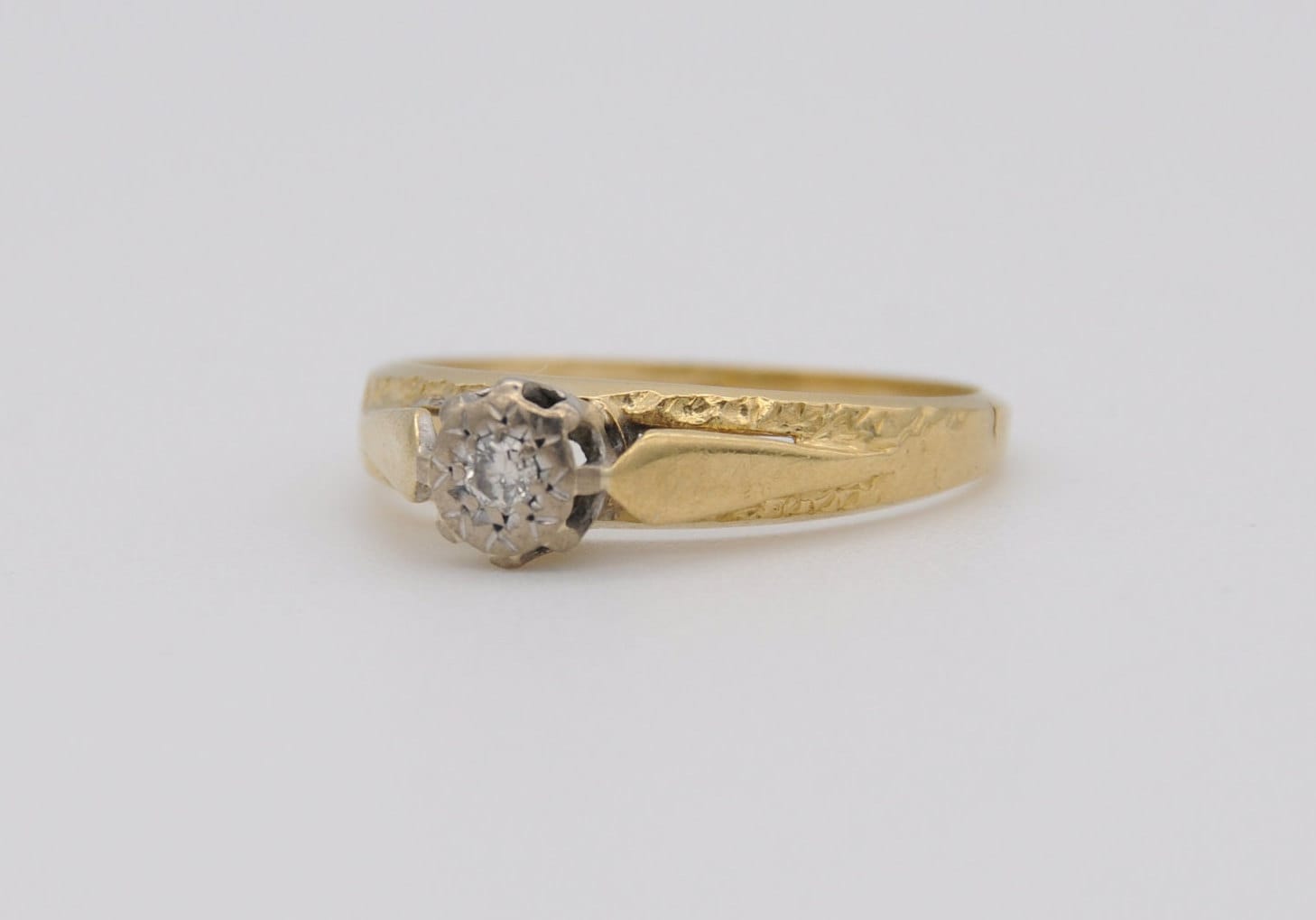 Vintage 18ct Gold and Diamond Engagement Ring