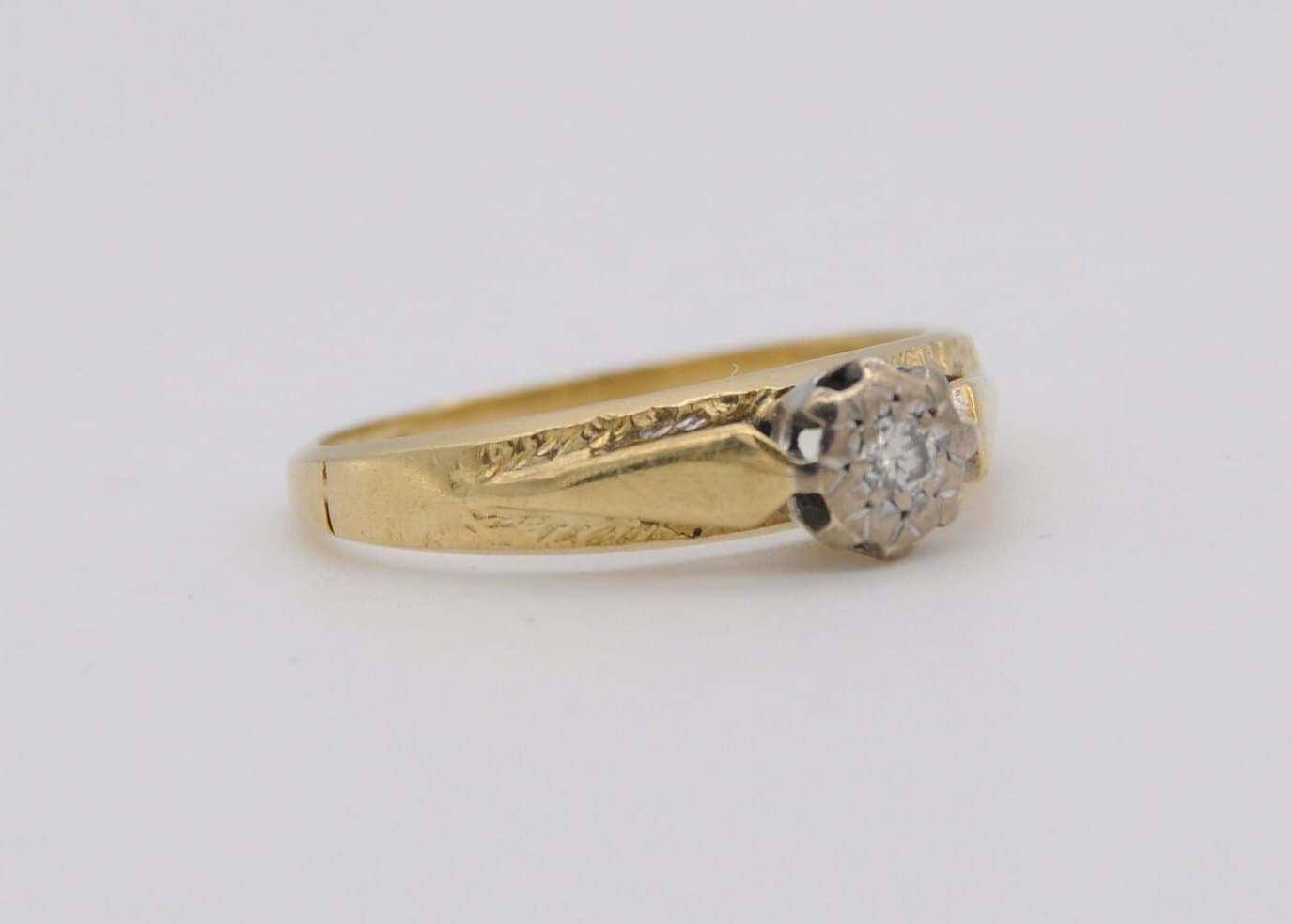 Vintage 18ct Gold and Diamond Engagement Ring