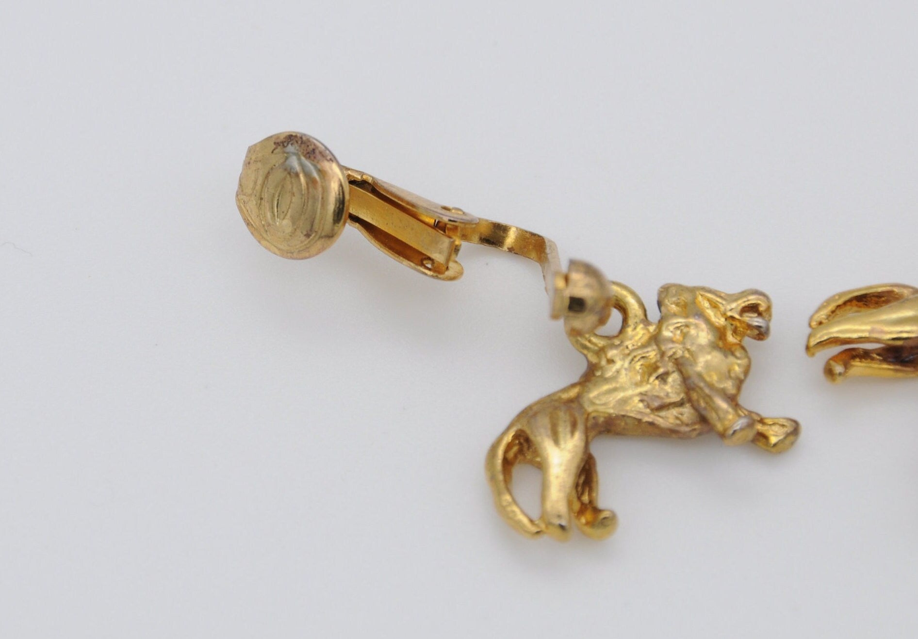 Vintage Lion Clip