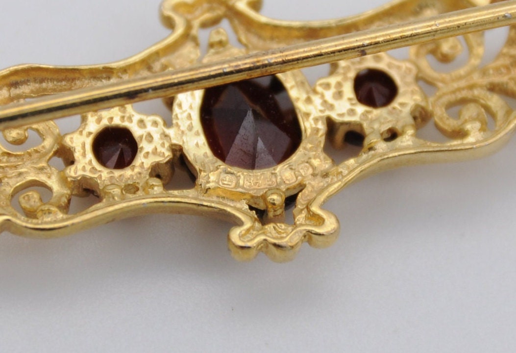 Vintage 9ct Gold and Garnet Brooch - Victorian Style / Revival / Detailed / Red Stone / Pin / 375 / 9K / 80s / 1989