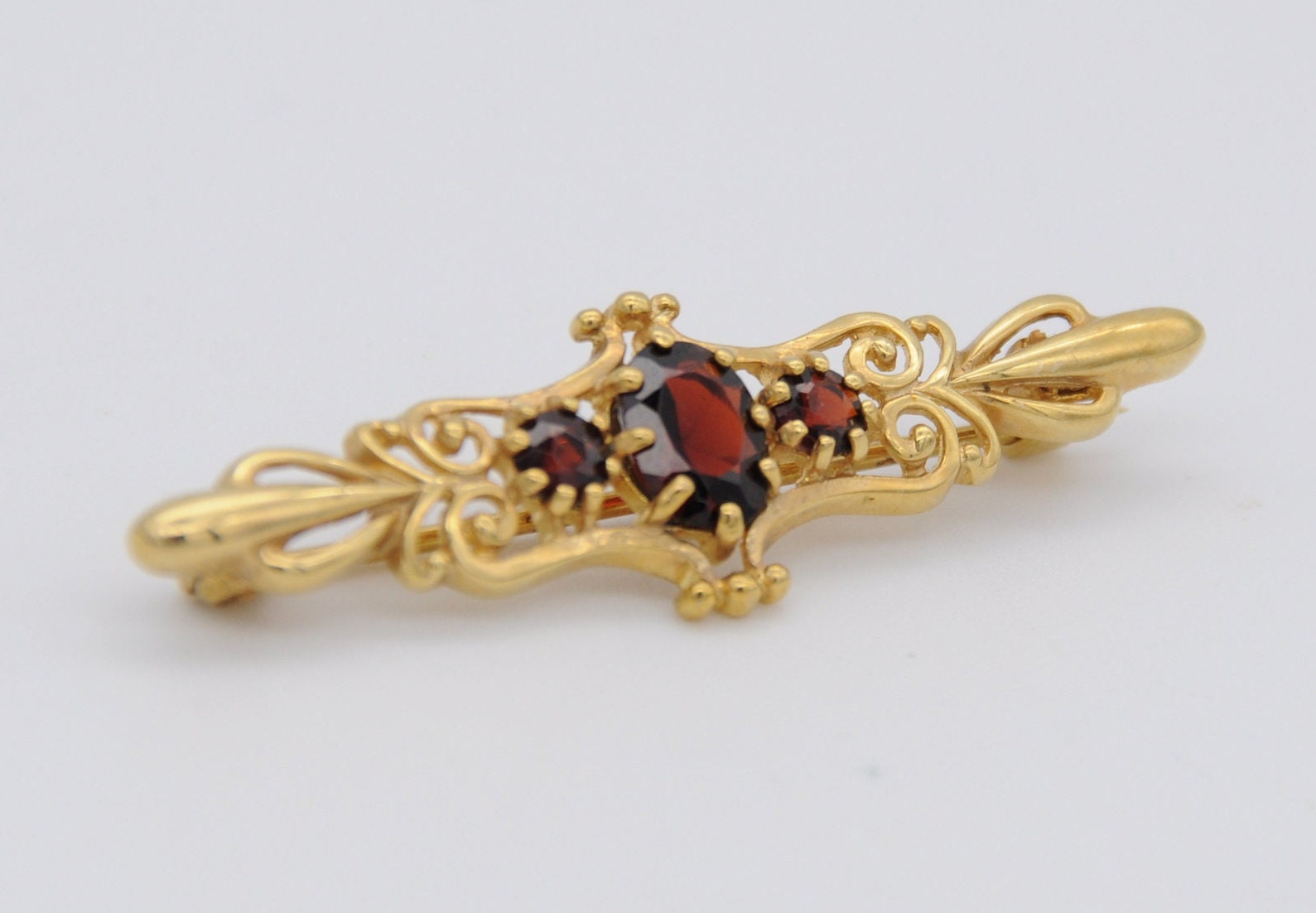 Vintage 9ct Gold and Garnet Brooch - Victorian Style / Revival / Detailed / Red Stone / Pin / 375 / 9K / 80s / 1989