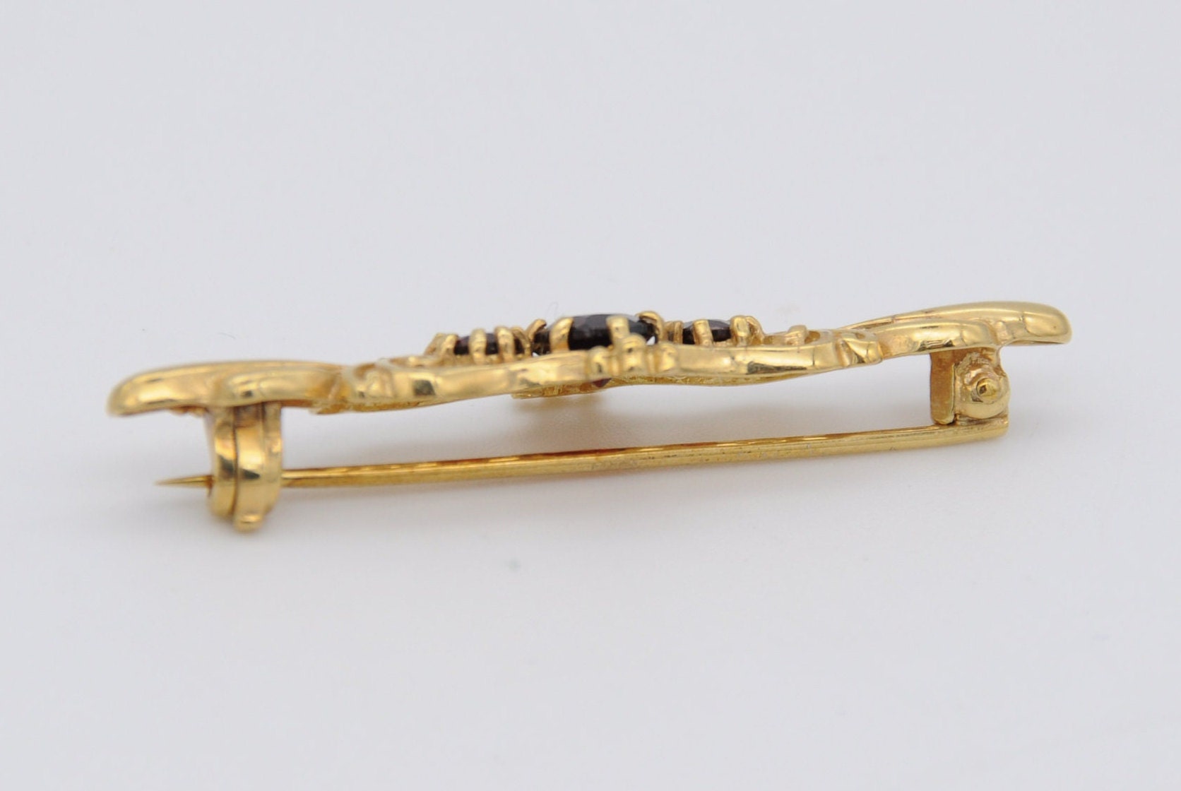 Vintage 9ct Gold and Garnet Brooch - Victorian Style / Revival / Detailed / Red Stone / Pin / 375 / 9K / 80s / 1989