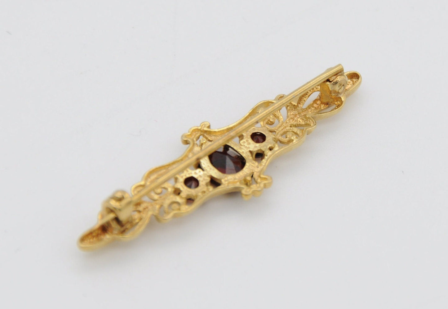 Vintage 9ct Gold and Garnet Brooch - Victorian Style / Revival / Detailed / Red Stone / Pin / 375 / 9K / 80s / 1989