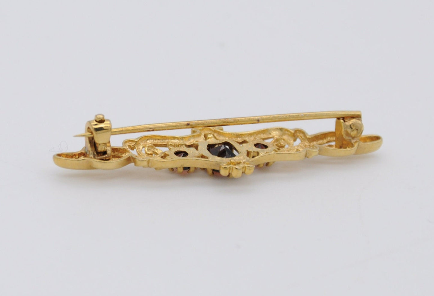 Vintage 9ct Gold and Garnet Brooch - Victorian Style / Revival / Detailed / Red Stone / Pin / 375 / 9K / 80s / 1989