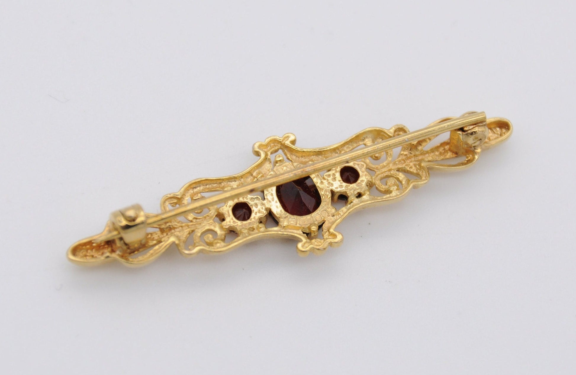 Vintage 9ct Gold and Garnet Brooch - Victorian Style / Revival / Detailed / Red Stone / Pin / 375 / 9K / 80s / 1989
