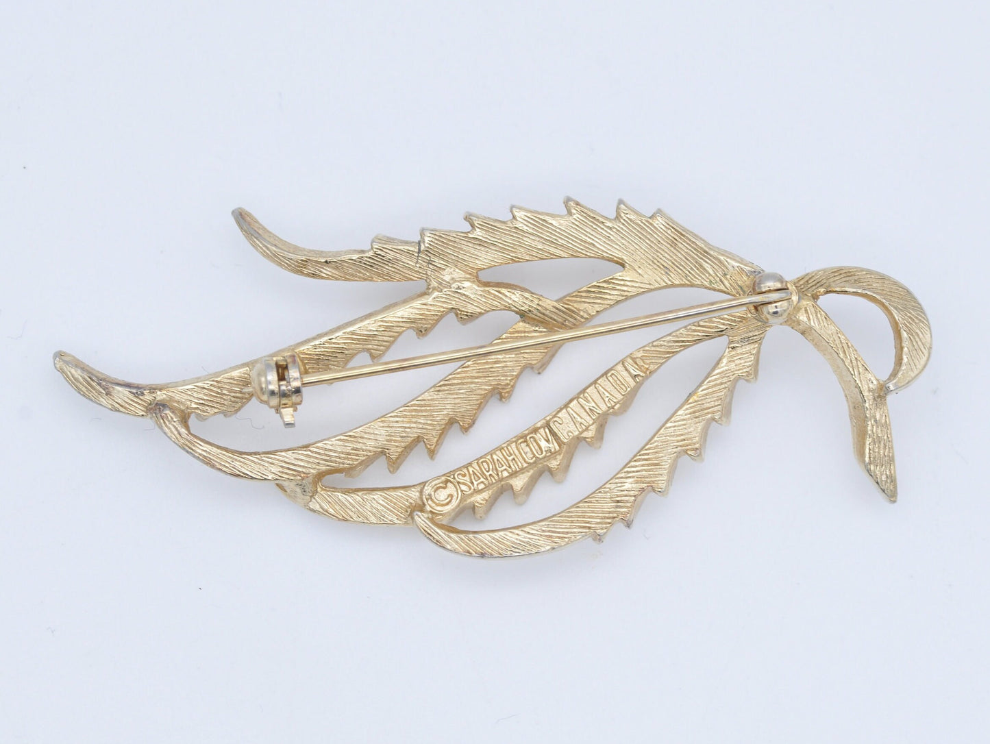 Vintage SARAH COVENTRY Gold Tone Leaf Brooch - Mid-Century / Sarah Cov / Canada / Floral / Leaf Design / Nature