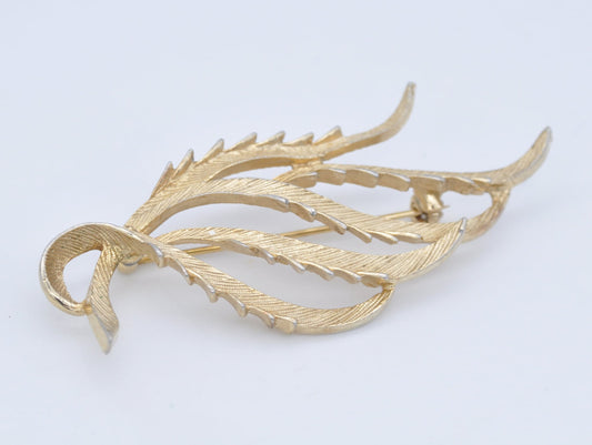 Vintage SARAH COVENTRY Gold Tone Leaf Brooch - Mid-Century / Sarah Cov / Canada / Floral / Leaf Design / Nature