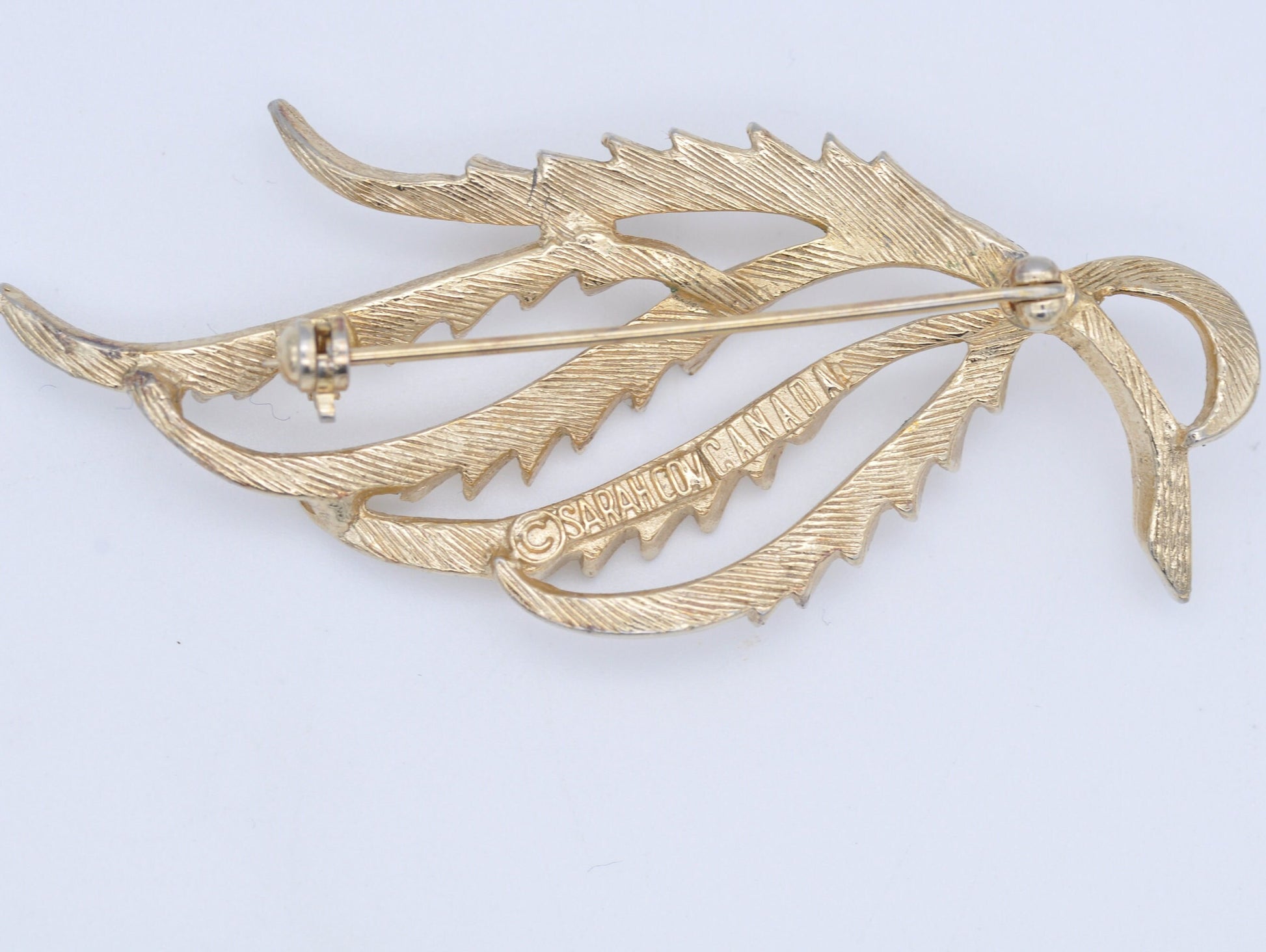 Vintage SARAH COVENTRY Gold Tone Leaf Brooch - Mid-Century / Sarah Cov / Canada / Floral / Leaf Design / Nature