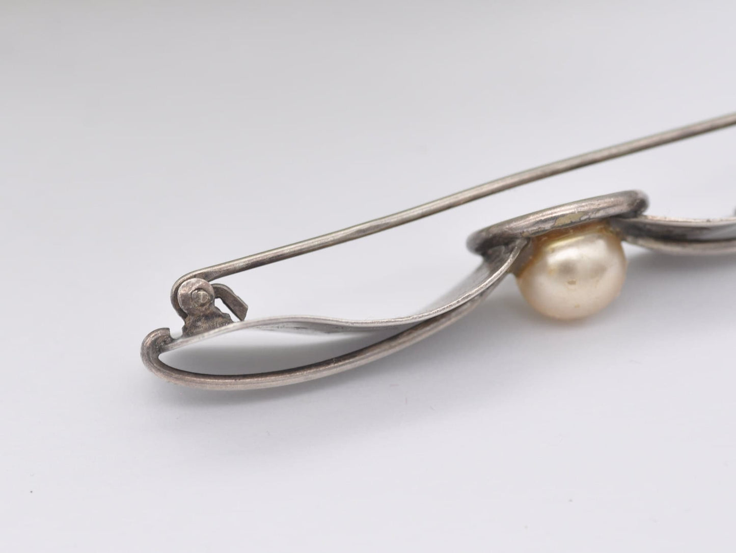 Vintage 835 Silver and Faux Pearl Bar Brooch - Handarbeit / Etching / Interesting / Designer / Mid-Century