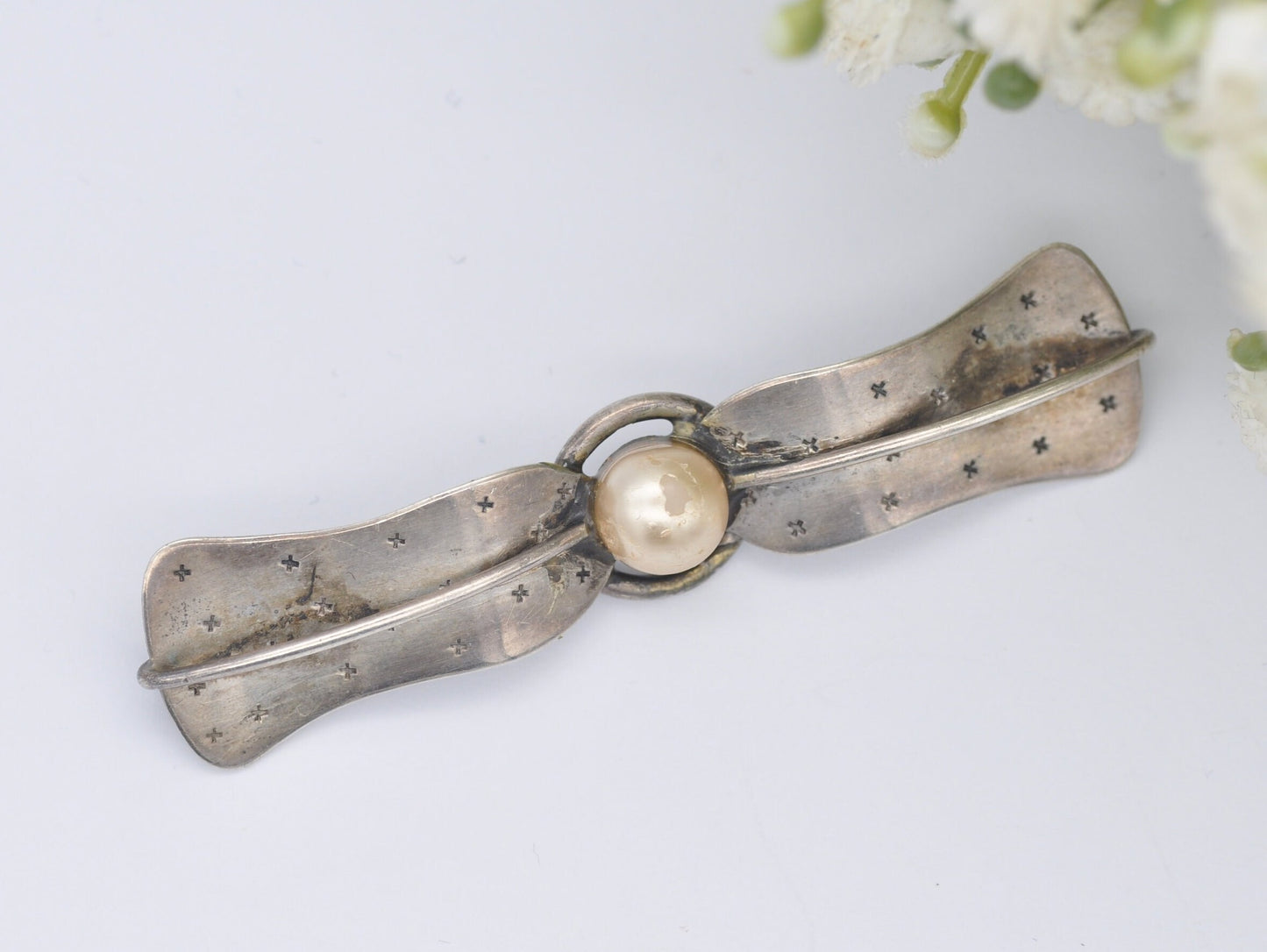 Vintage 835 Silver and Faux Pearl Bar Brooch - Handarbeit / Etching / Interesting / Designer / Mid-Century