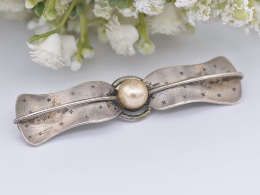 Vintage 835 Silver and Faux Pearl Bar Brooch - Handarbeit / Etching / Interesting / Designer / Mid-Century