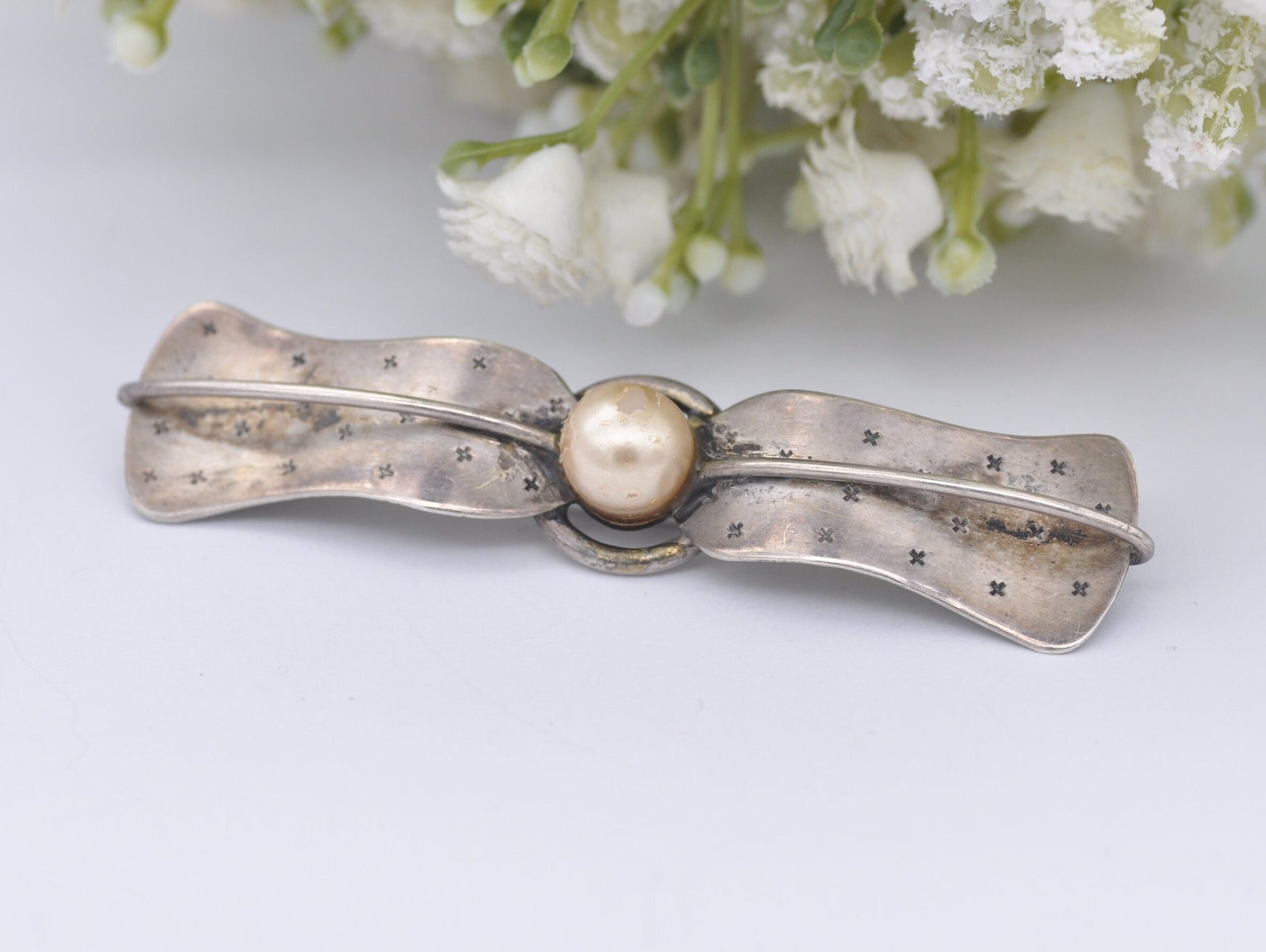 Vintage 835 Silver and Faux Pearl Bar Brooch - Handarbeit / Etching / Interesting / Designer / Mid-Century