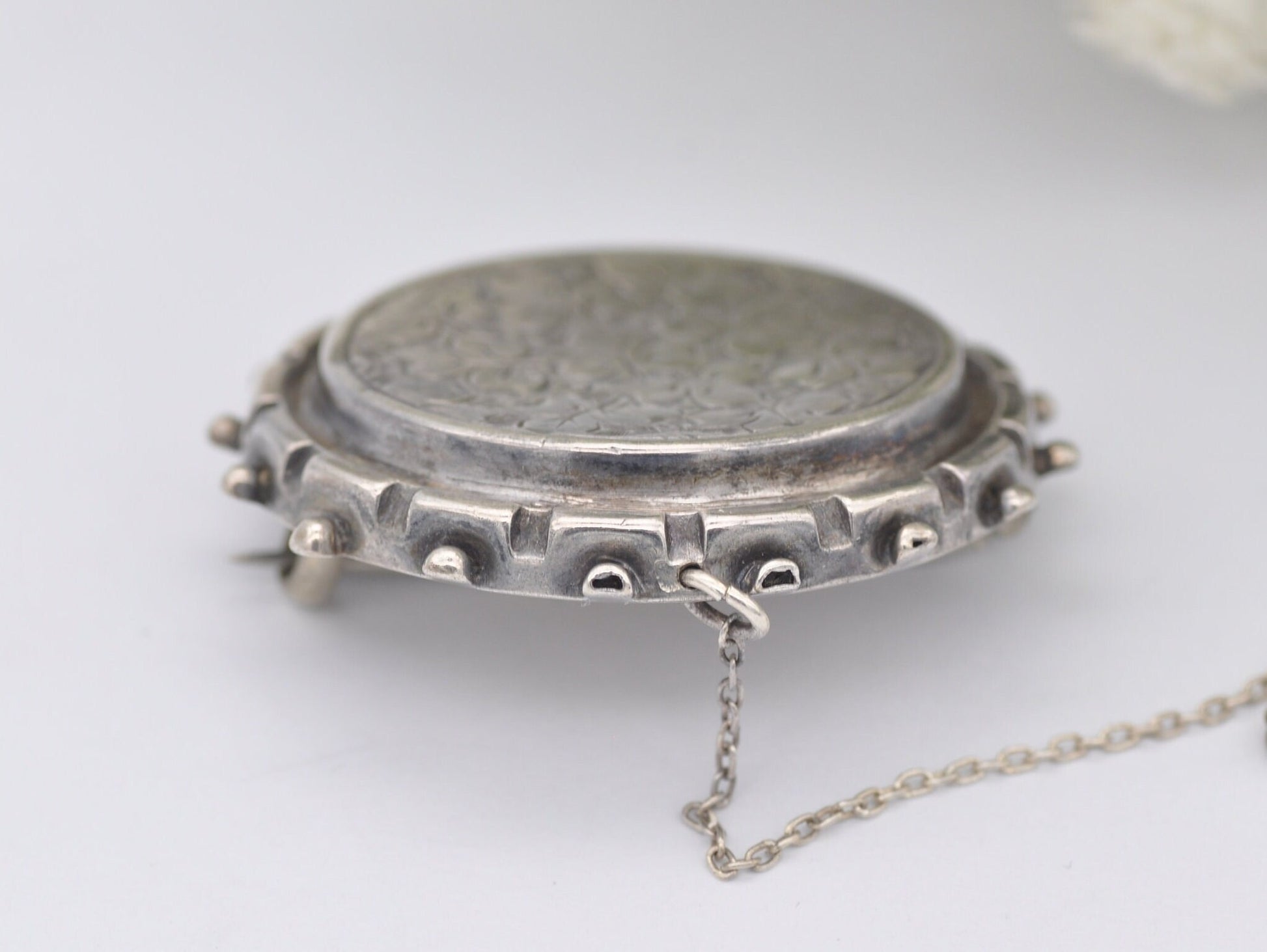 Antique Victorian Sterling Silver Foliate Brooch - Victorian Aesthetic / Detailed / 925 / Pin / Safety Chain / Etching / Engraving / Circle