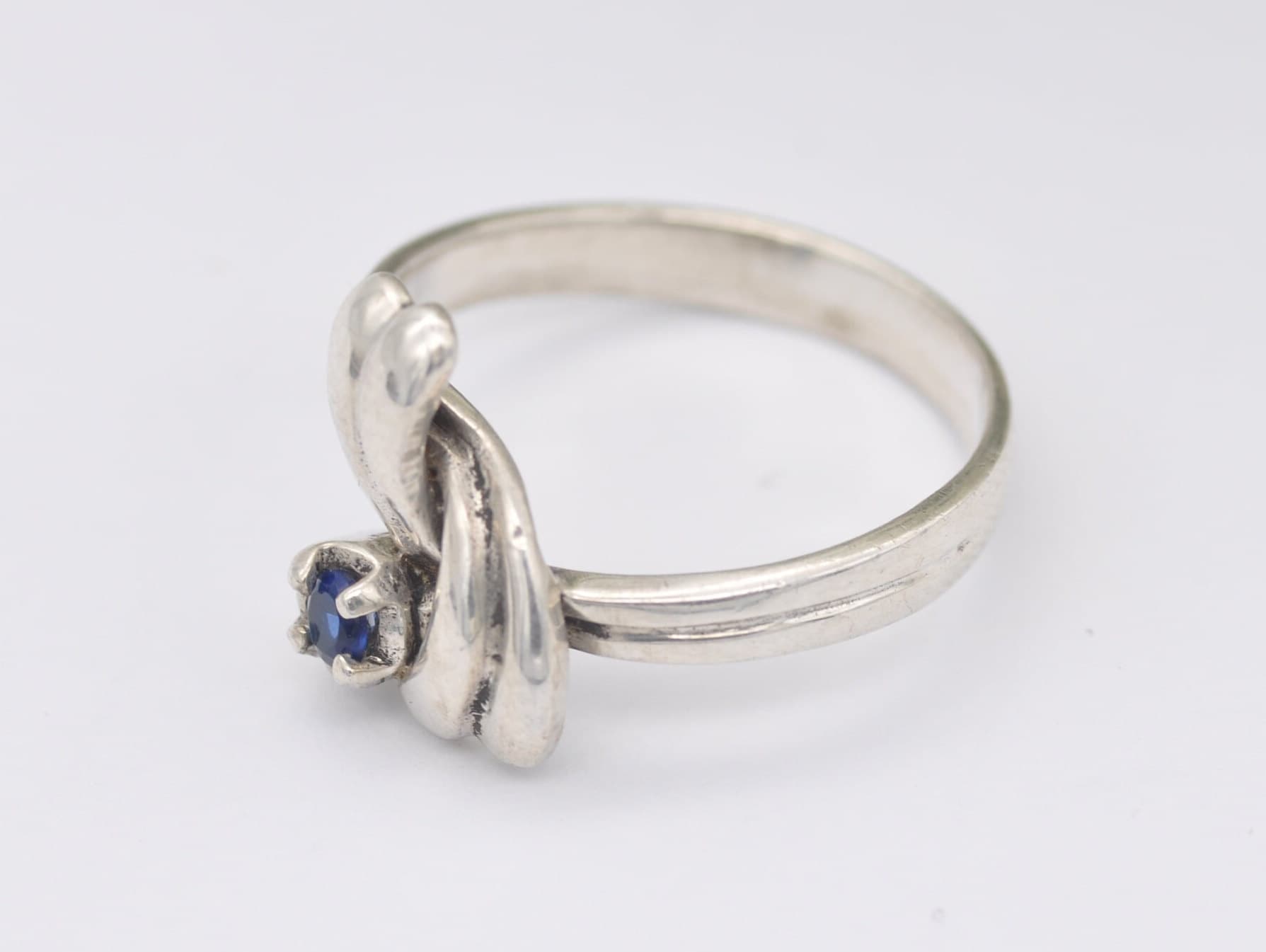 Vintage Sterling Silver and Blue Stone Bow Ring - Statement / Delicate / Detailed / Flowing / Gift / UK Size - P / US Size - 7 3/4