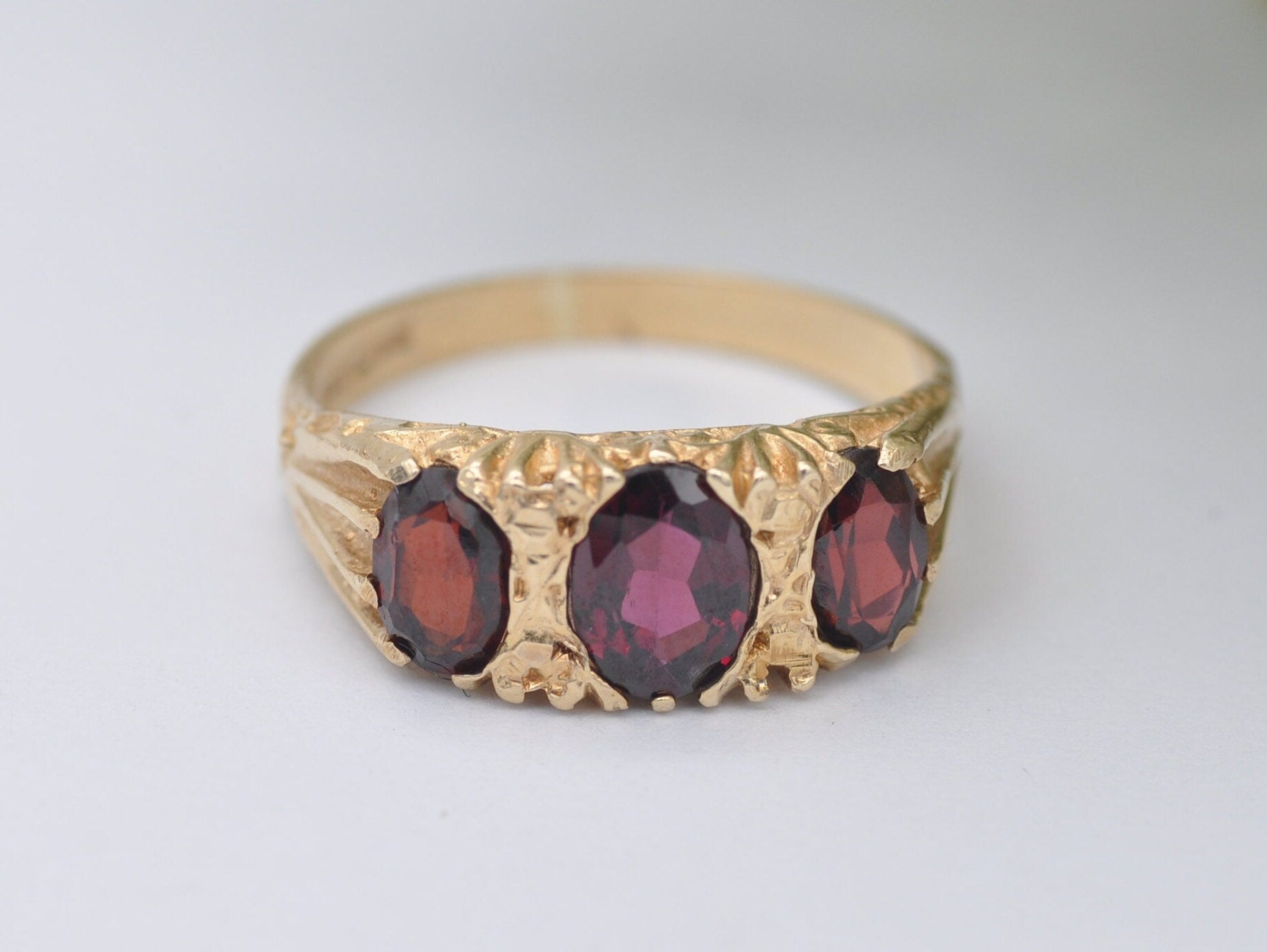 Vintage 9ct Gold and Garnet 3 Stone Statement Ring - 9K | Cocktail | Dress | Red Stone | Victorian Style | UK Size - O / US Size - 7 1/4