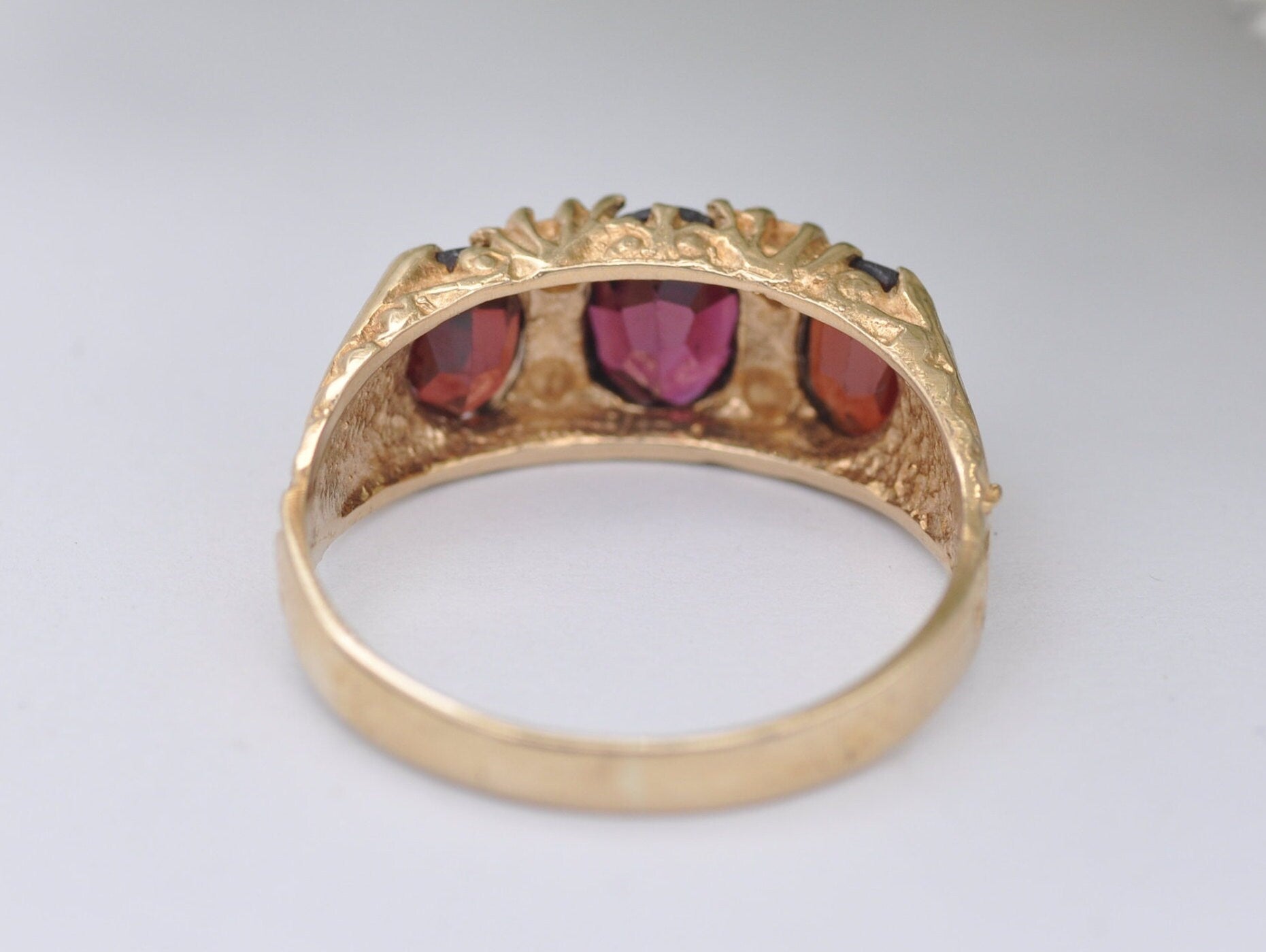 Vintage 9ct Gold and Garnet 3 Stone Statement Ring - 9K | Cocktail | Dress | Red Stone | Victorian Style | UK Size - O / US Size - 7 1/4