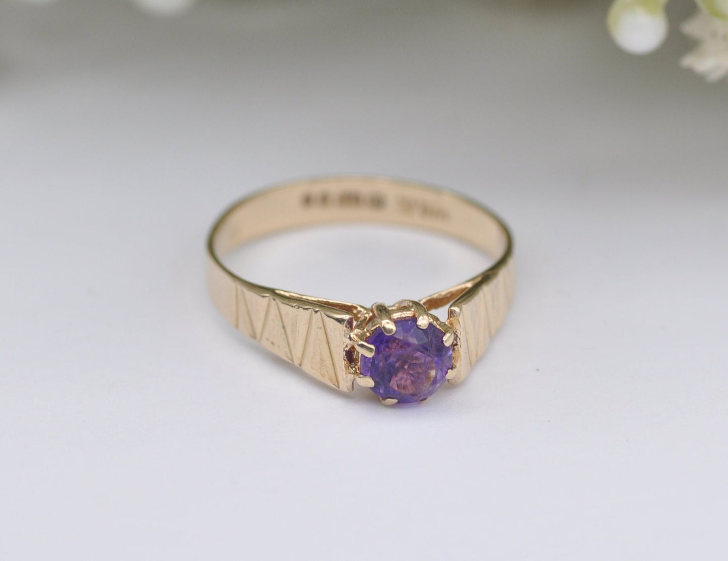 Vintage 9ct Gold and Amethyst Solitaire Ring - 9K / 375 / Cocktail Ring / Purple / Statement / 1980 / 80s / UK Size - L / US Size - 5 3/4