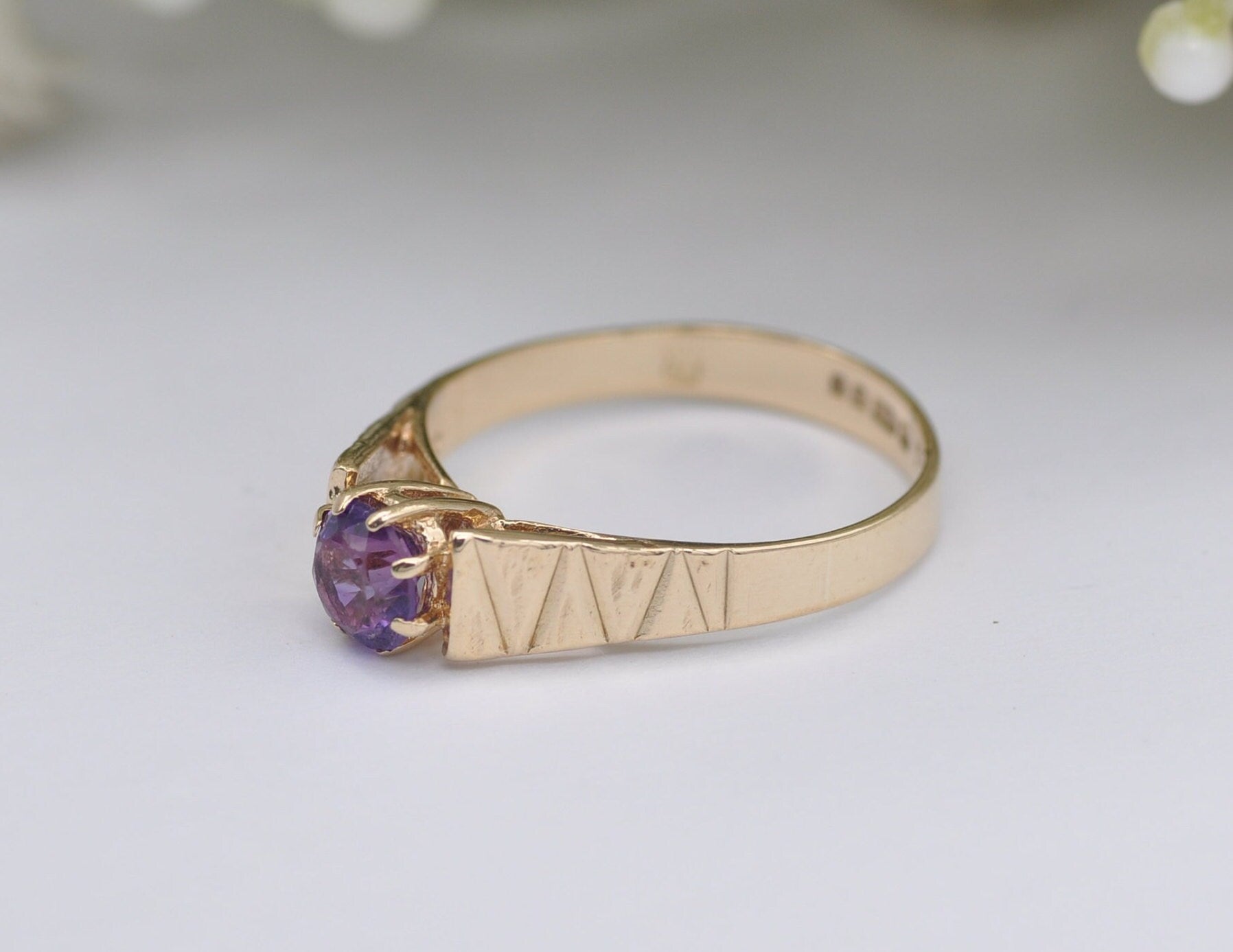 Vintage 9ct Gold and Amethyst Solitaire Ring - 9K / 375 / Cocktail Ring / Purple / Statement / 1980 / 80s / UK Size - L / US Size - 5 3/4