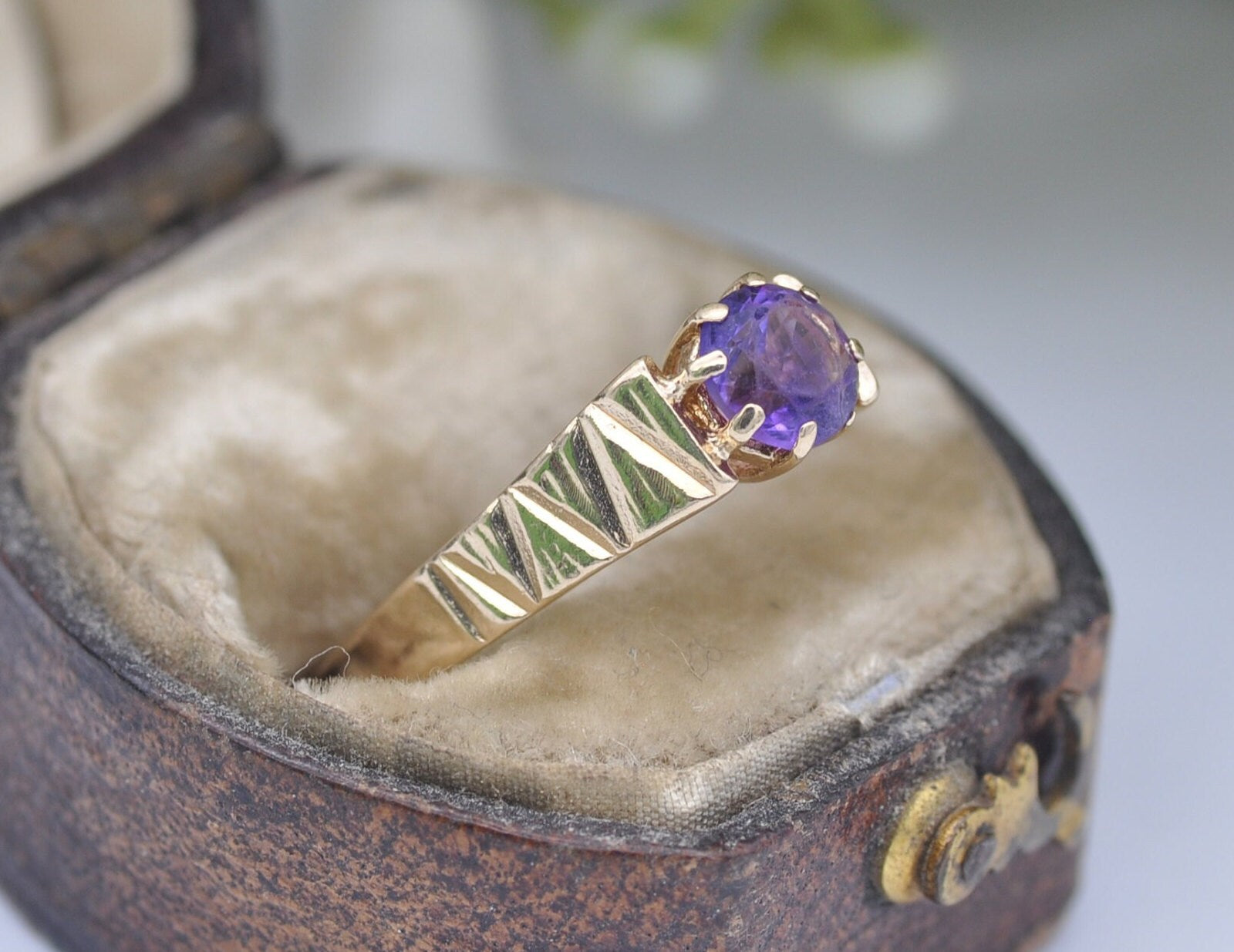 Vintage 9ct Gold and Amethyst Solitaire Ring - 9K / 375 / Cocktail Ring / Purple / Statement / 1980 / 80s / UK Size - L / US Size - 5 3/4