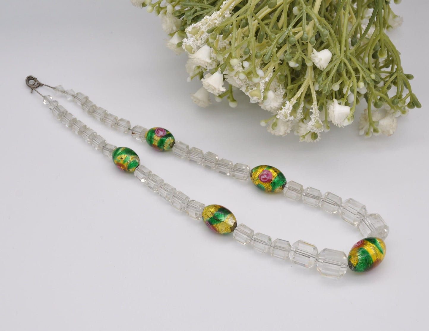 Vintage Foiled Glass Bead Necklace - Kitsch Pink Roses / Faceted Glass / Colour / Oval Graduated Beaded Necklace / Original Chain / Green