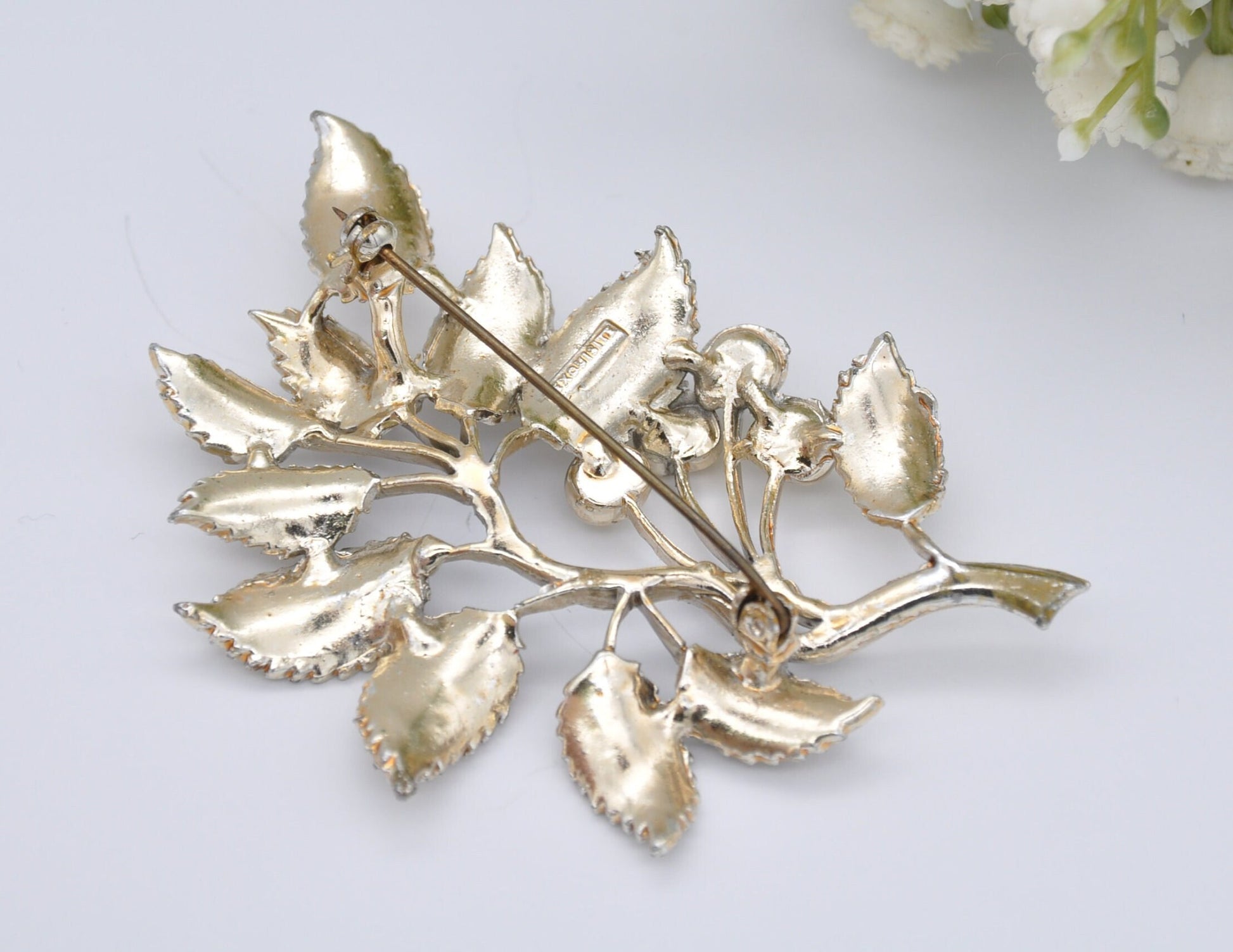 Vintage Exquisite Silver Tone Stylised Leaf and Berries Mid-Century Brooch - Modernist | Designer | Statement