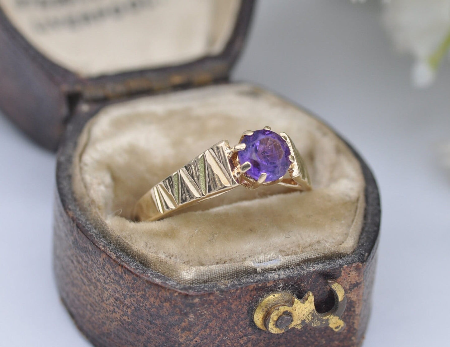 Vintage 9ct Gold and Amethyst Solitaire Ring - 9K / 375 / Cocktail Ring / Purple / Statement / 1980 / 80s / UK Size - L / US Size - 5 3/4