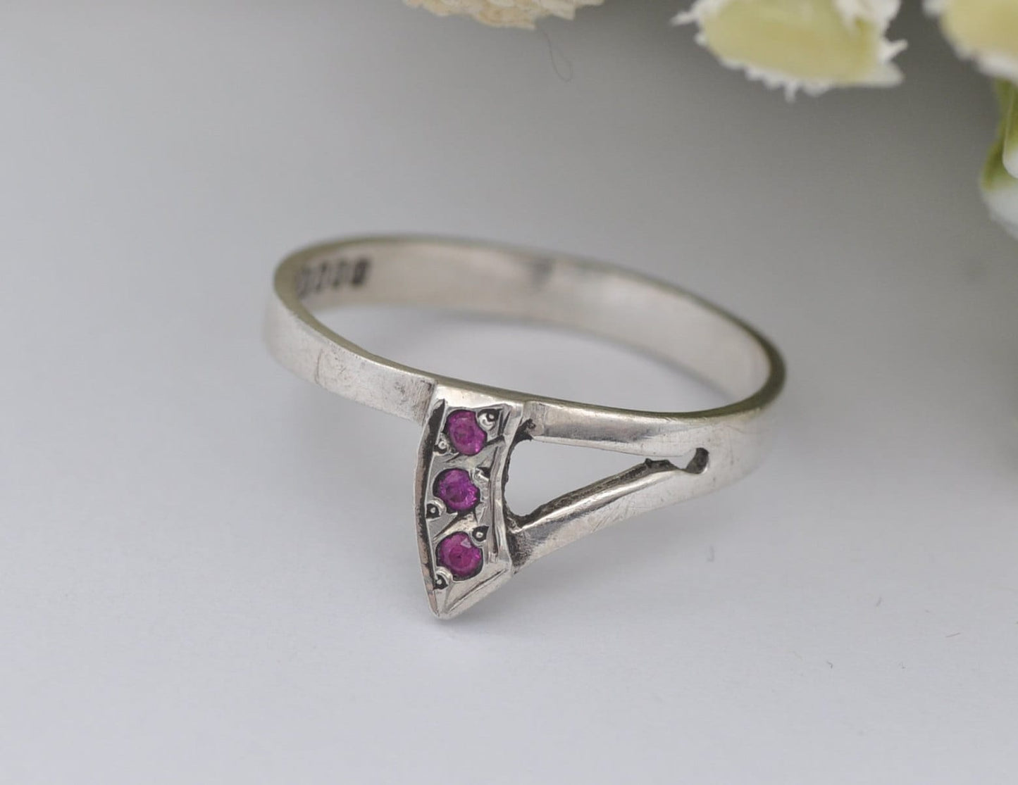 Irish Silver Ruby Ring Vintage 1980 - 925 Sterling Silver / Delicate / Three Stone Trilogy / Dublin Stamps / UK Size - N / US Size - 6 3/4