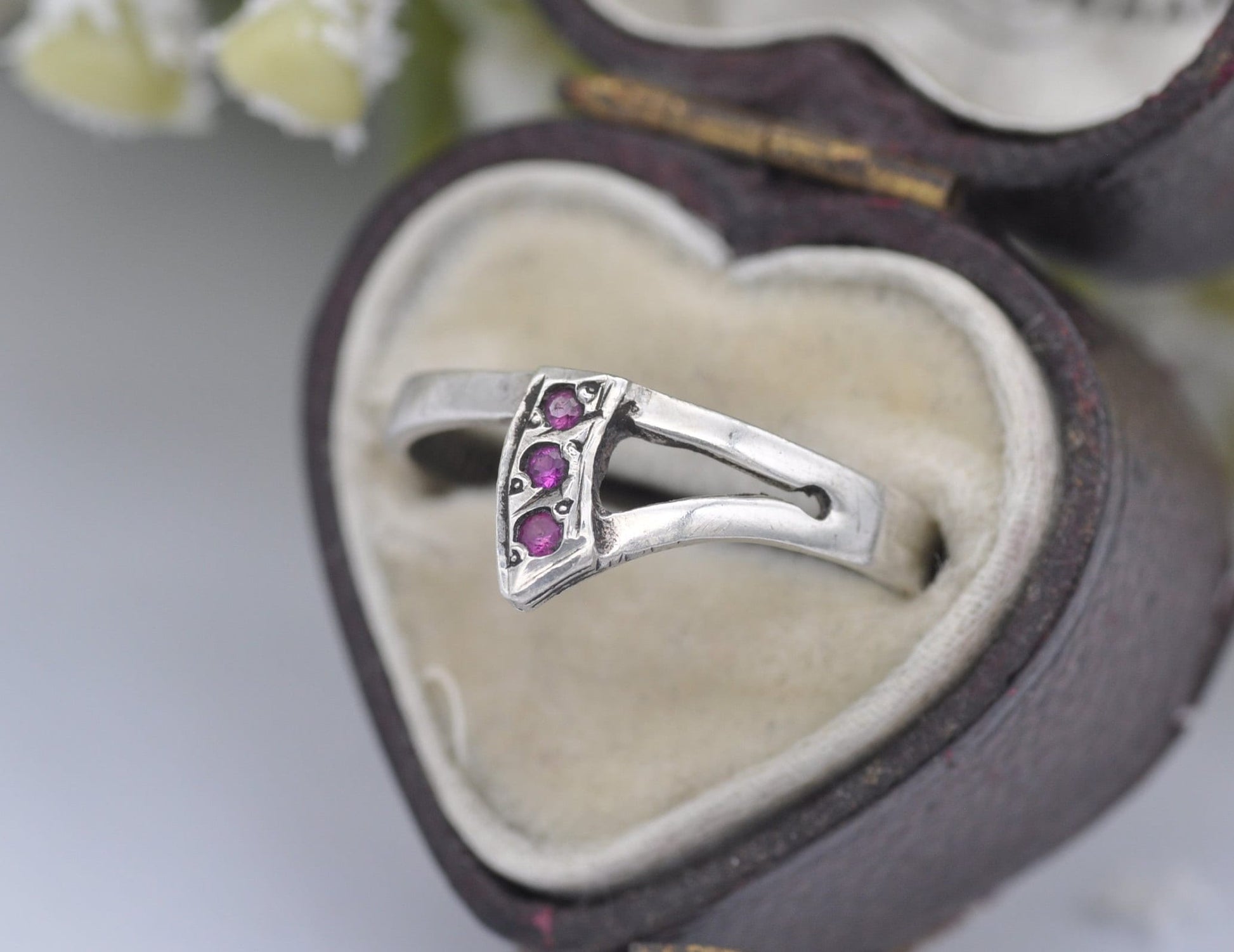 Irish Silver Ruby Ring Vintage 1980 - 925 Sterling Silver / Delicate / Three Stone Trilogy / Dublin Stamps / UK Size - N / US Size - 6 3/4