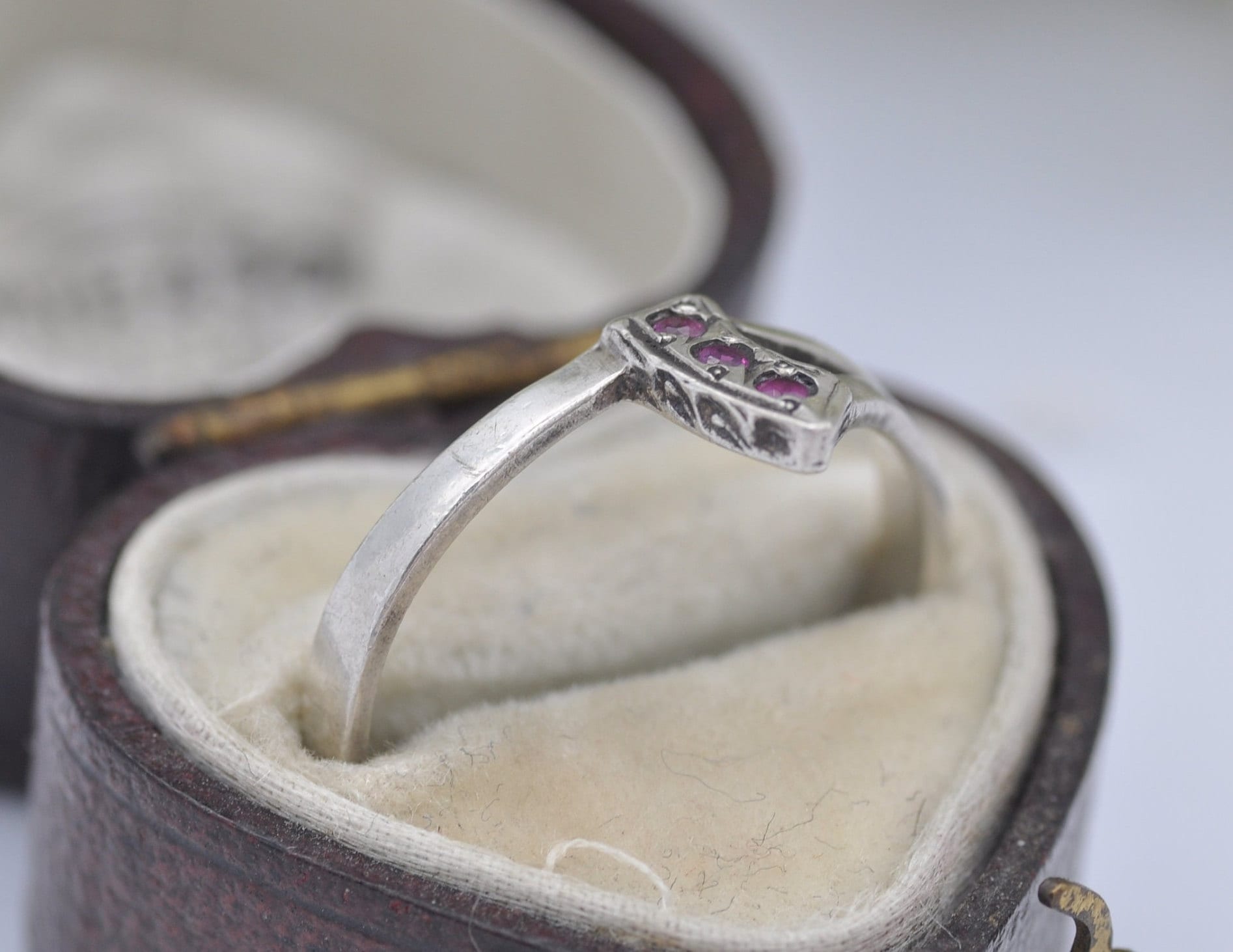 Irish Silver Ruby Ring Vintage 1980 - 925 Sterling Silver / Delicate / Three Stone Trilogy / Dublin Stamps / UK Size - N / US Size - 6 3/4