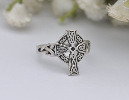 Vintage Silver Celtic Cross Ring - Celtic Knot / Ringed Cross / 925 Sterling Silver / Gothic Band / UK Size - N / US Size - 6 3/4