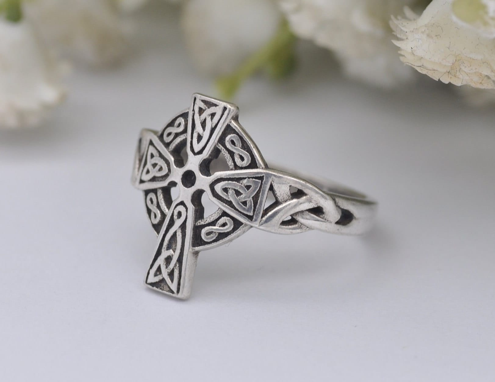 Vintage Silver Celtic Cross Ring - Celtic Knot / Ringed Cross / 925 Sterling Silver / Gothic Band / UK Size - N / US Size - 6 3/4