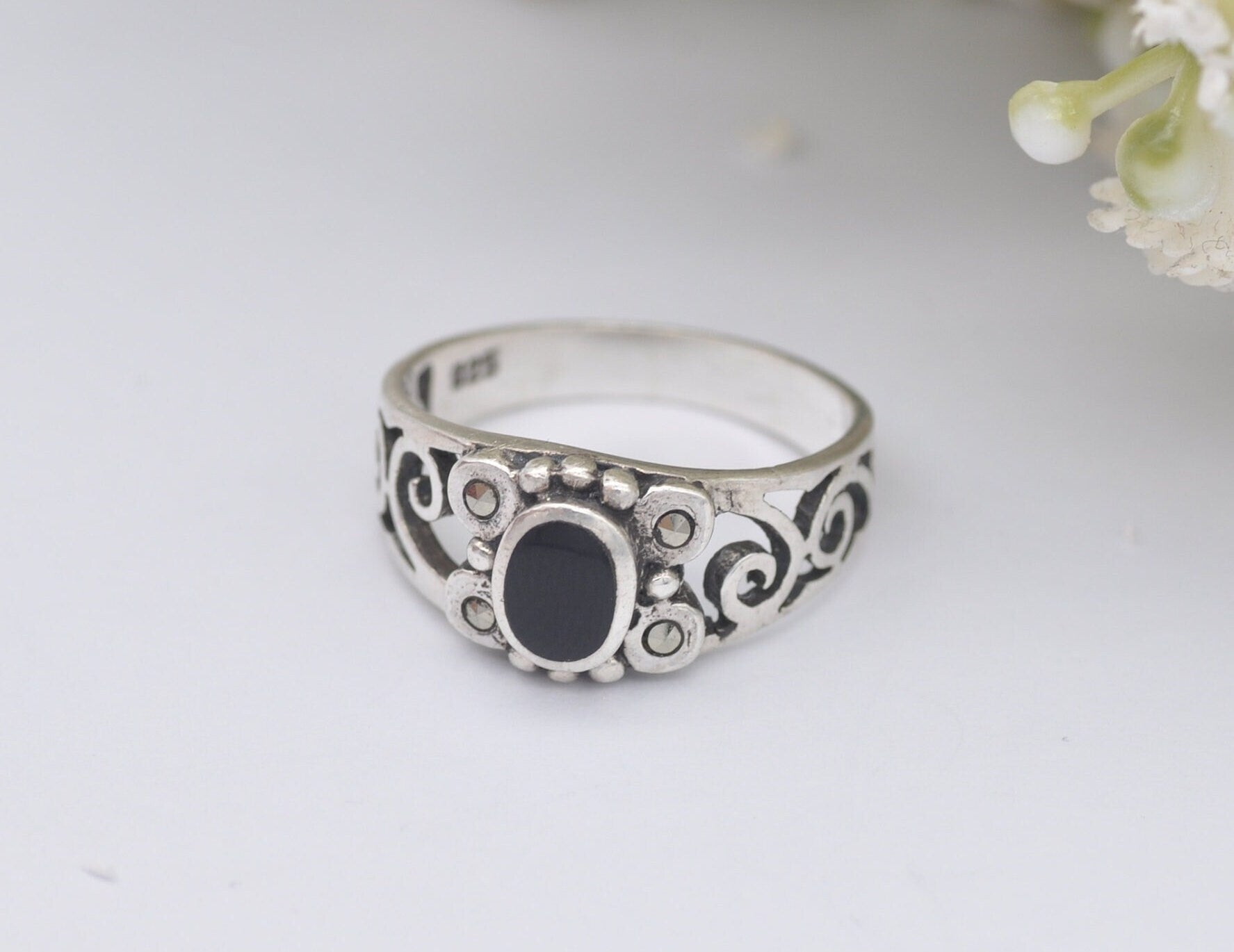 Silver Onyx and Marcasite Ring - Vintage Sterling Silver / Open Work Shoulders / Chunky / Scrolling / UK Size - K 1/2 / US Size - 5 1/2