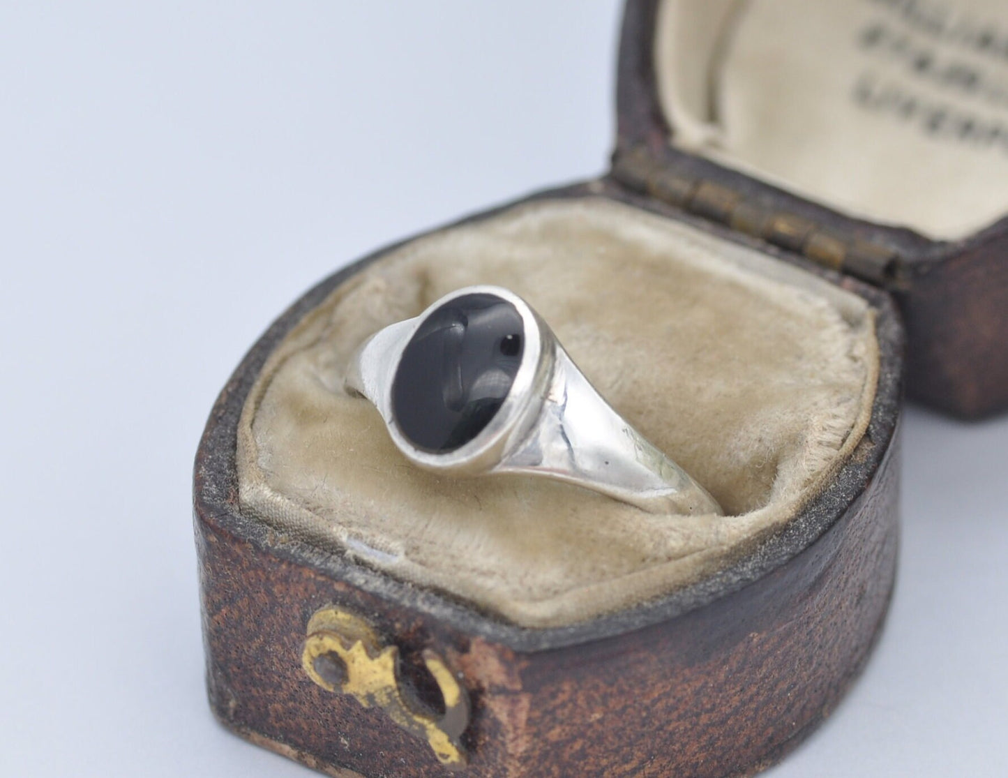 Silver Onyx Signet Ring DPG - 925 Sterling Silver / Vintage Statement / Unisex Ring / Oval Stone / UK Size - M 1/2 / US Size - 6 1/2