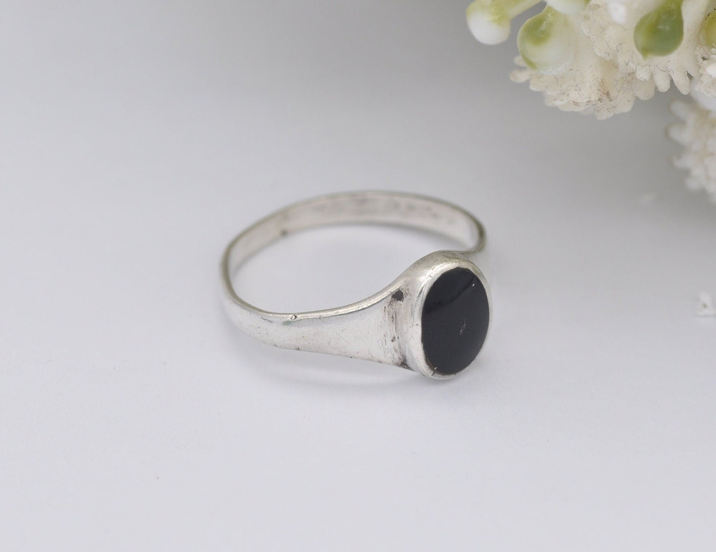 Silver Onyx Signet Ring DPG - 925 Sterling Silver / Vintage Statement / Unisex Ring / Oval Stone / UK Size - M 1/2 / US Size - 6 1/2