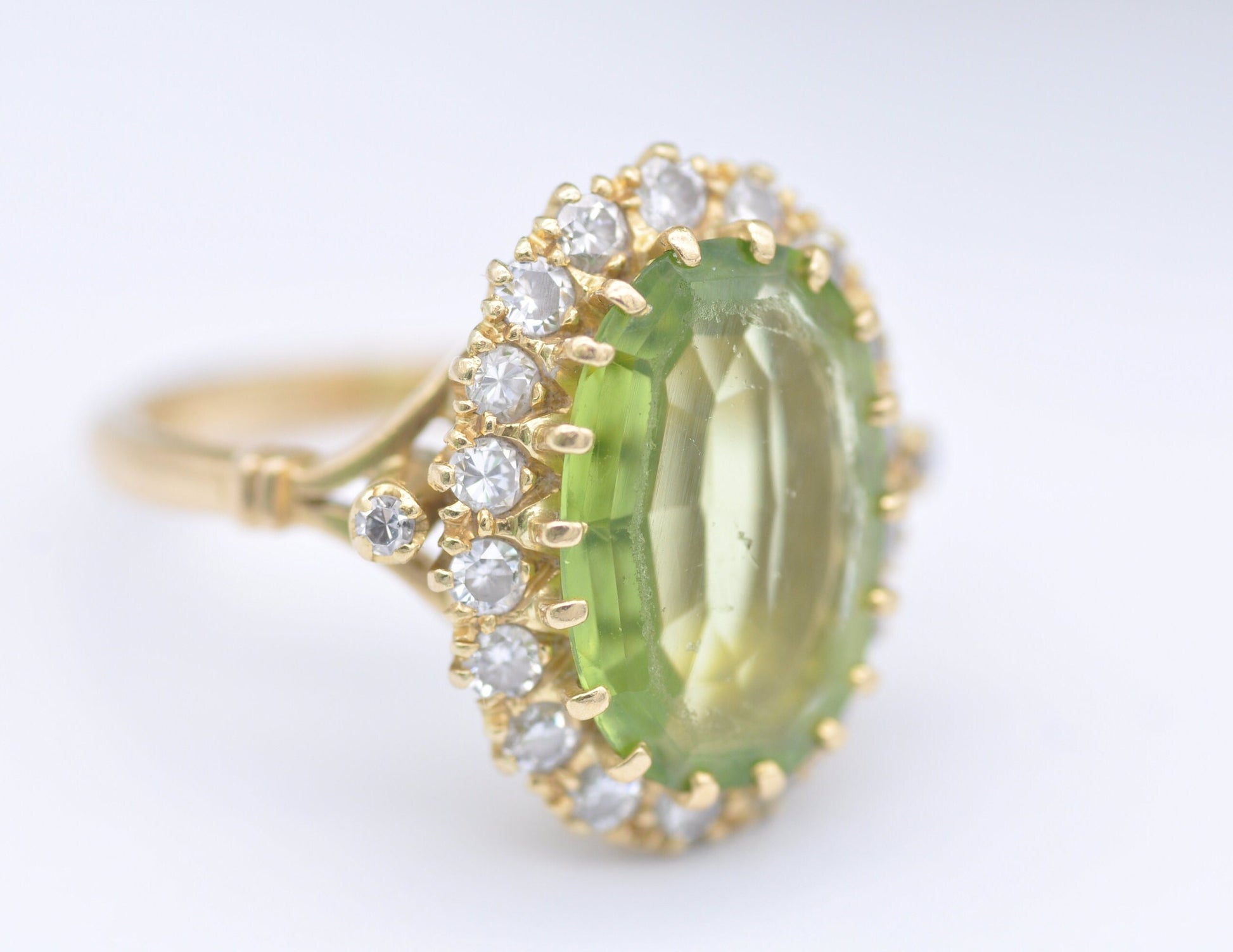 Vintage 18ct Gold Peridot & Diamond Halo Ring - Statement Cocktail | Green Stone | 18K | 1960s | Princess | UK Size - M 1/2 US Size - 6 1/2