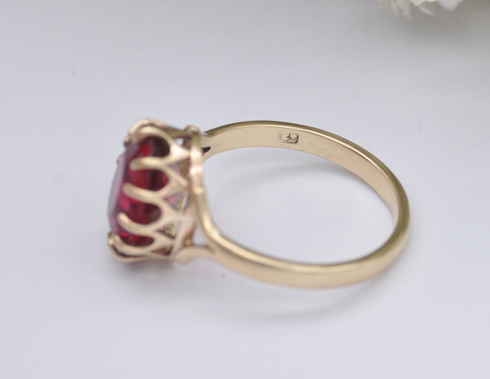 9ct Gold & Ruby Paste Cocktail Ring - Vintage Mid-Century | 9K 375 | Statement | Red Stone | Statement Solitaire | UK Size - Q | US Size - 8