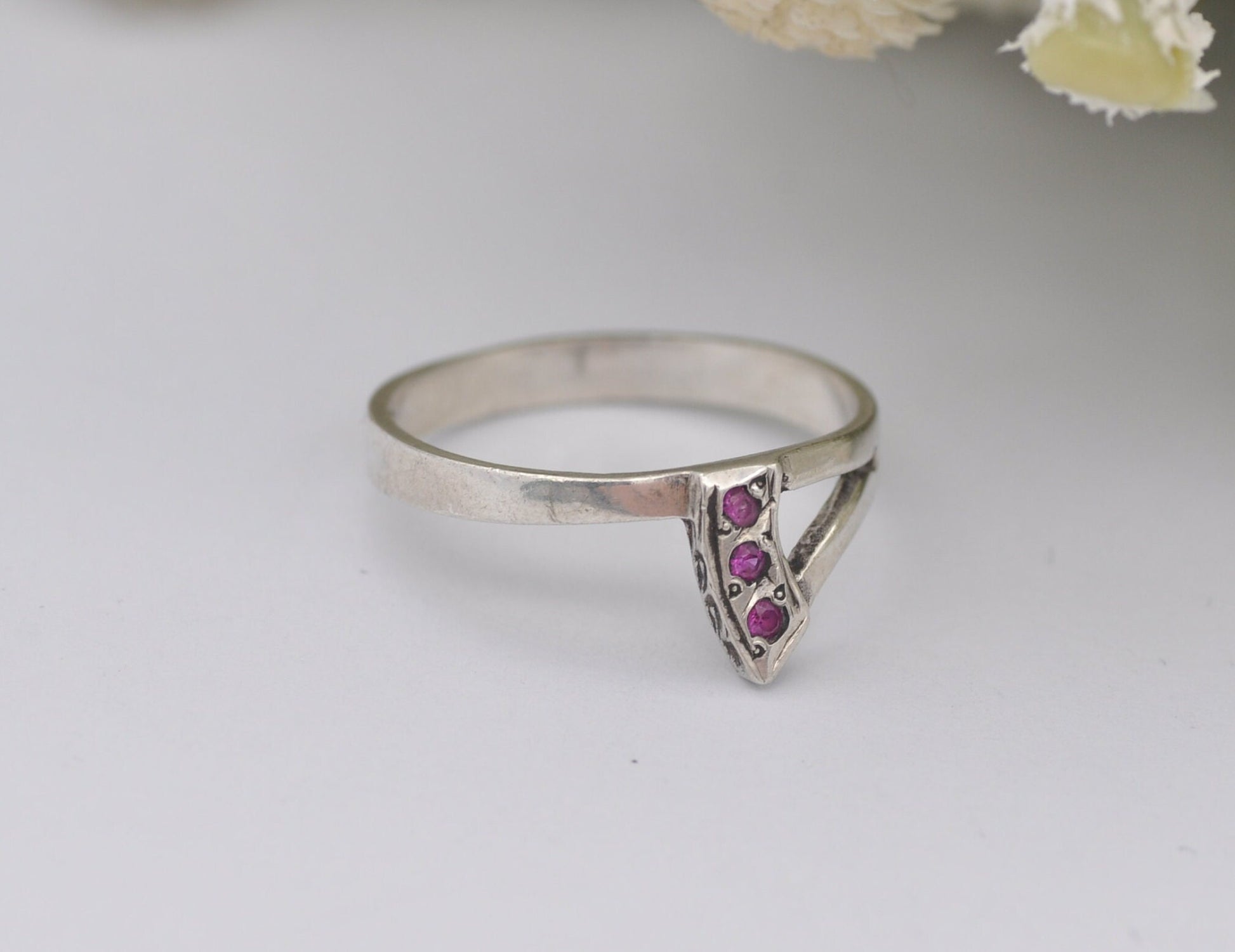 Irish Silver Ruby Ring Vintage 1980 - 925 Sterling Silver / Delicate / Three Stone Trilogy / Dublin Stamps / UK Size - N / US Size - 6 3/4