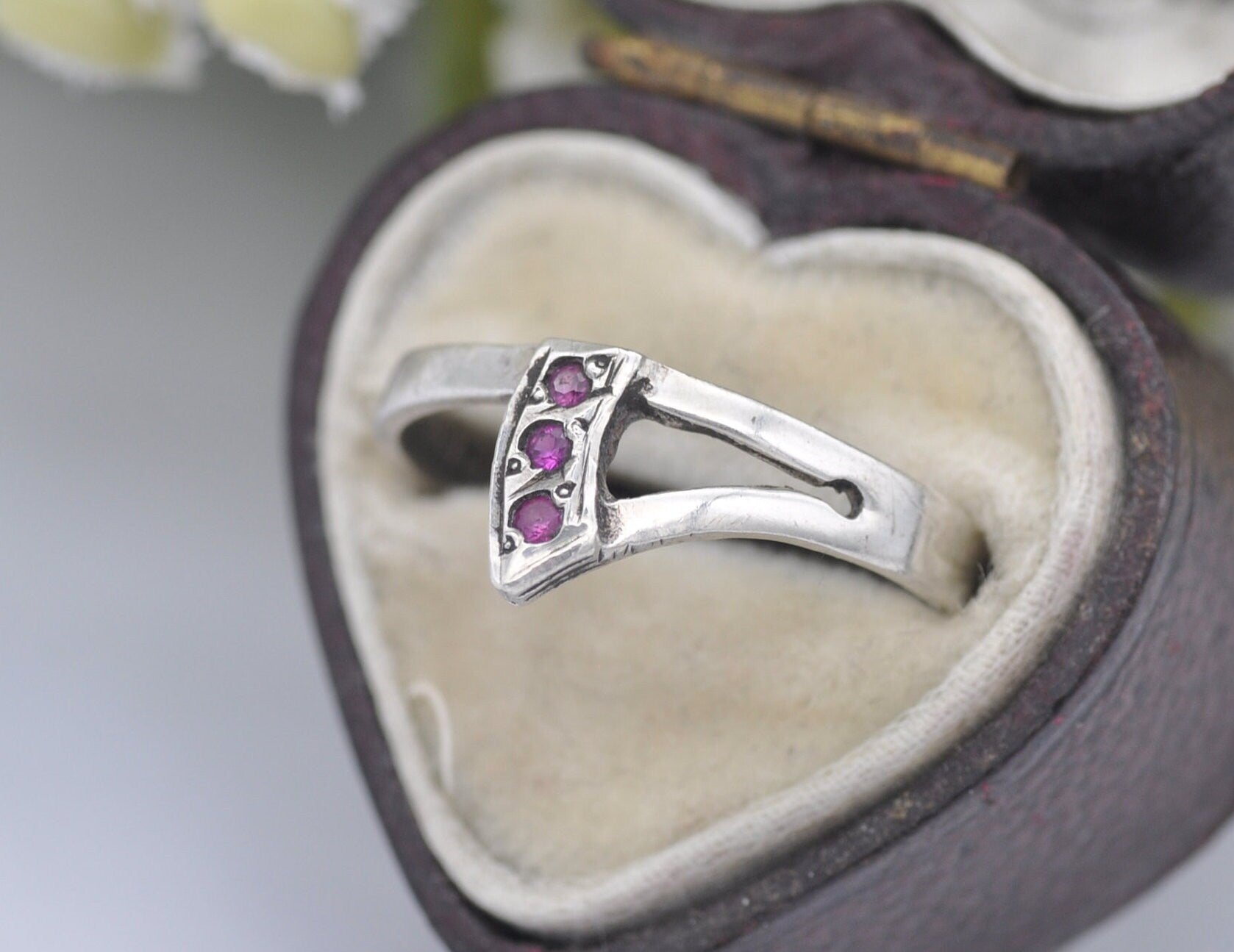 Irish Silver Ruby Ring Vintage 1980 - 925 Sterling Silver / Delicate / Three Stone Trilogy / Dublin Stamps / UK Size - N / US Size - 6 3/4