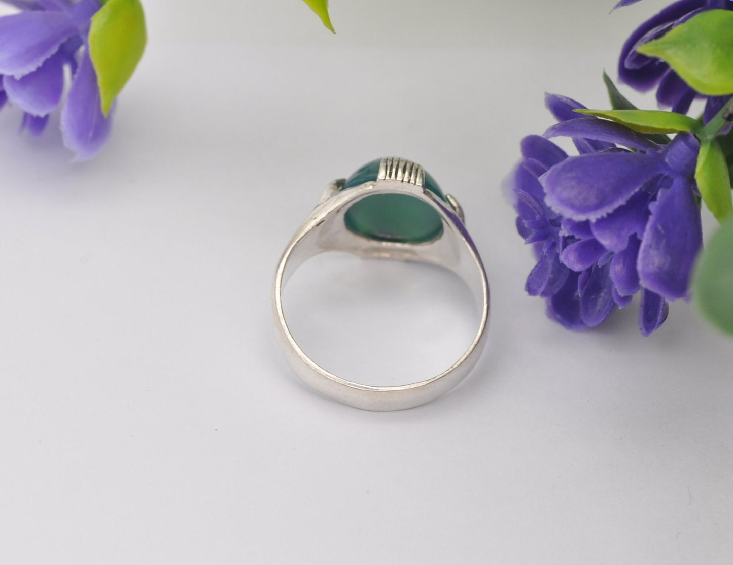 Sterling Silver & Chrysoprase Ring Vintage - Claw Set Gemstone / Mid-Century Modernist / 925 / Cabochon / UK Size - N / US Size - 6 3/4