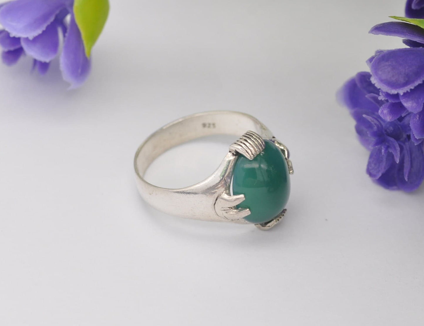 Sterling Silver & Chrysoprase Ring Vintage - Claw Set Gemstone / Mid-Century Modernist / 925 / Cabochon / UK Size - N / US Size - 6 3/4