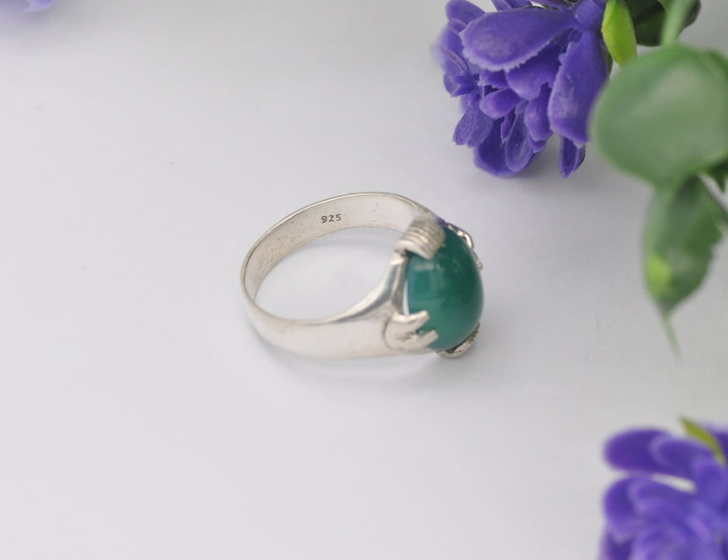 Sterling Silver & Chrysoprase Ring Vintage - Claw Set Gemstone / Mid-Century Modernist / 925 / Cabochon / UK Size - N / US Size - 6 3/4