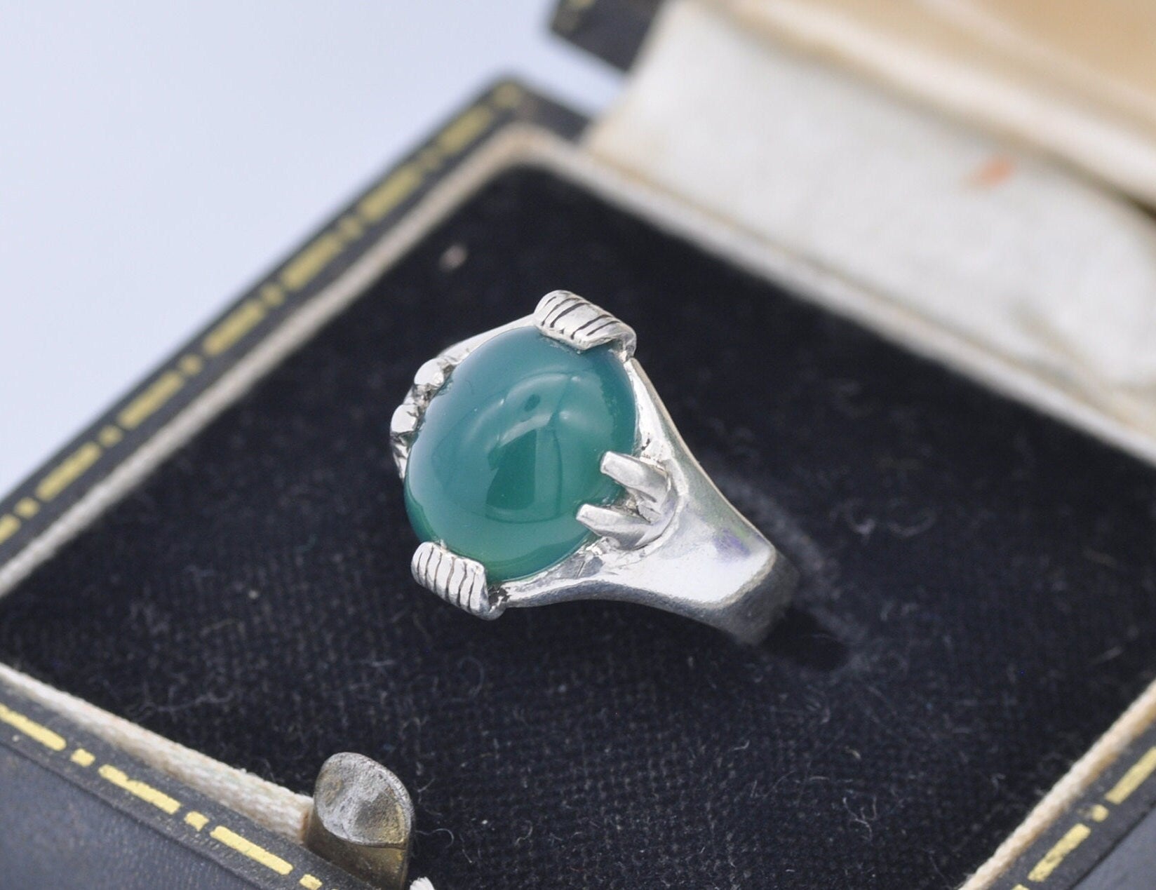 Sterling Silver & Chrysoprase Ring Vintage - Claw Set Gemstone / Mid-Century Modernist / 925 / Cabochon / UK Size - N / US Size - 6 3/4